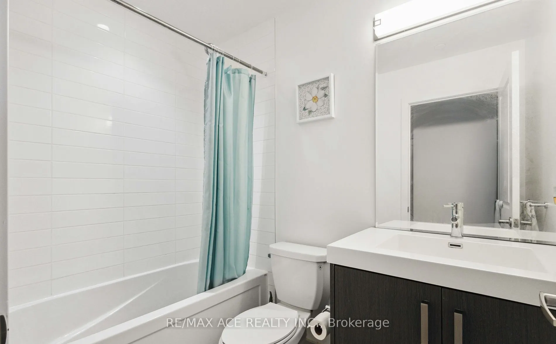 1010 Dundas Street E, #204