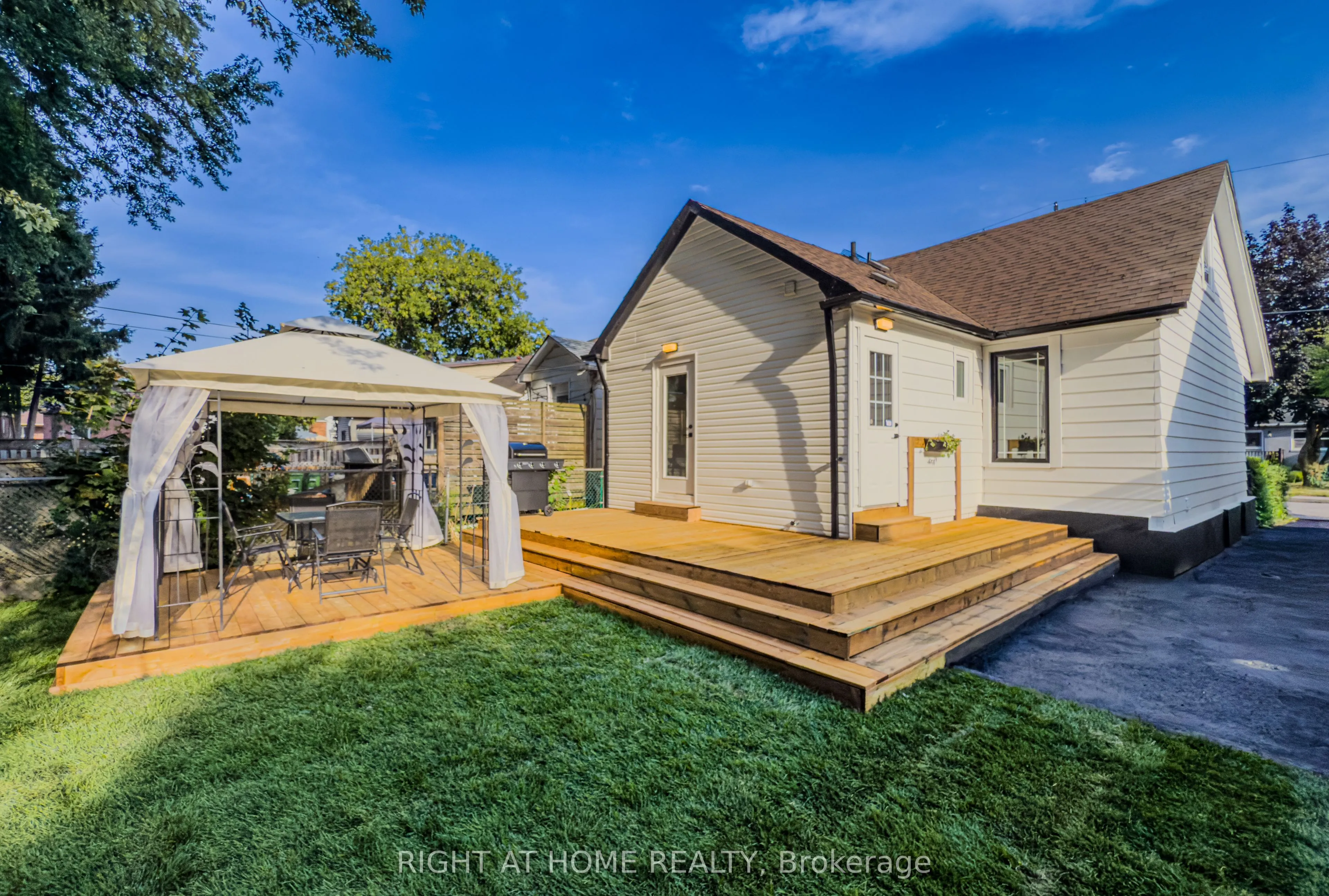 32 Brenton Street