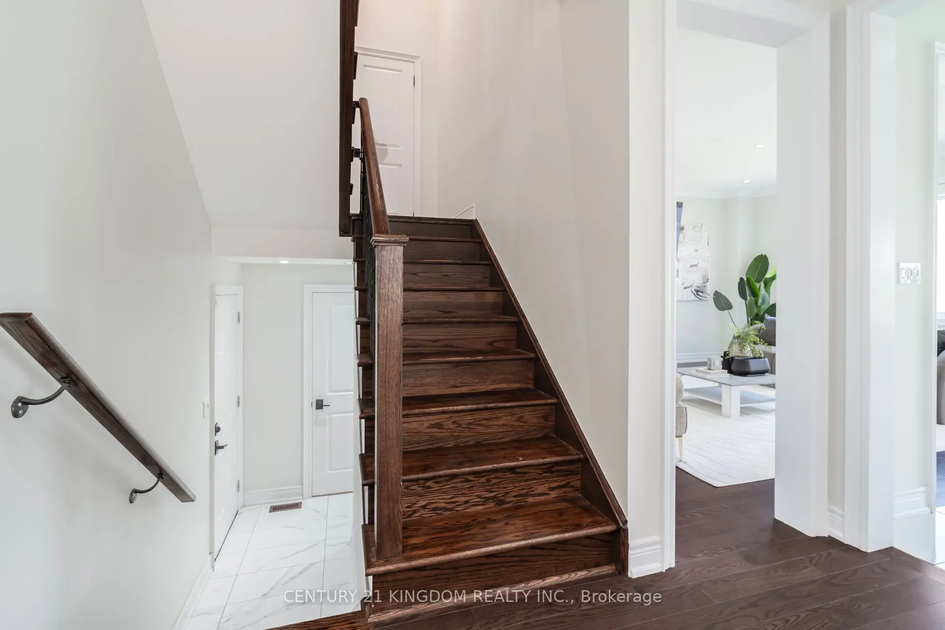 1219 Cactus Crescent