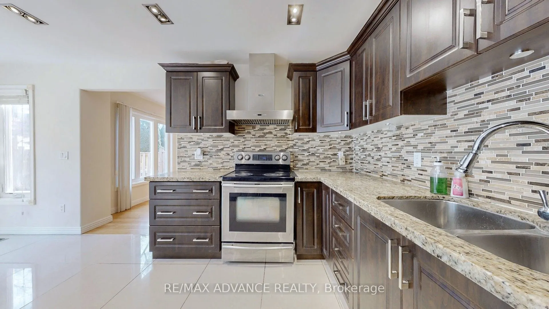 49 Havenview Road, #Upper
