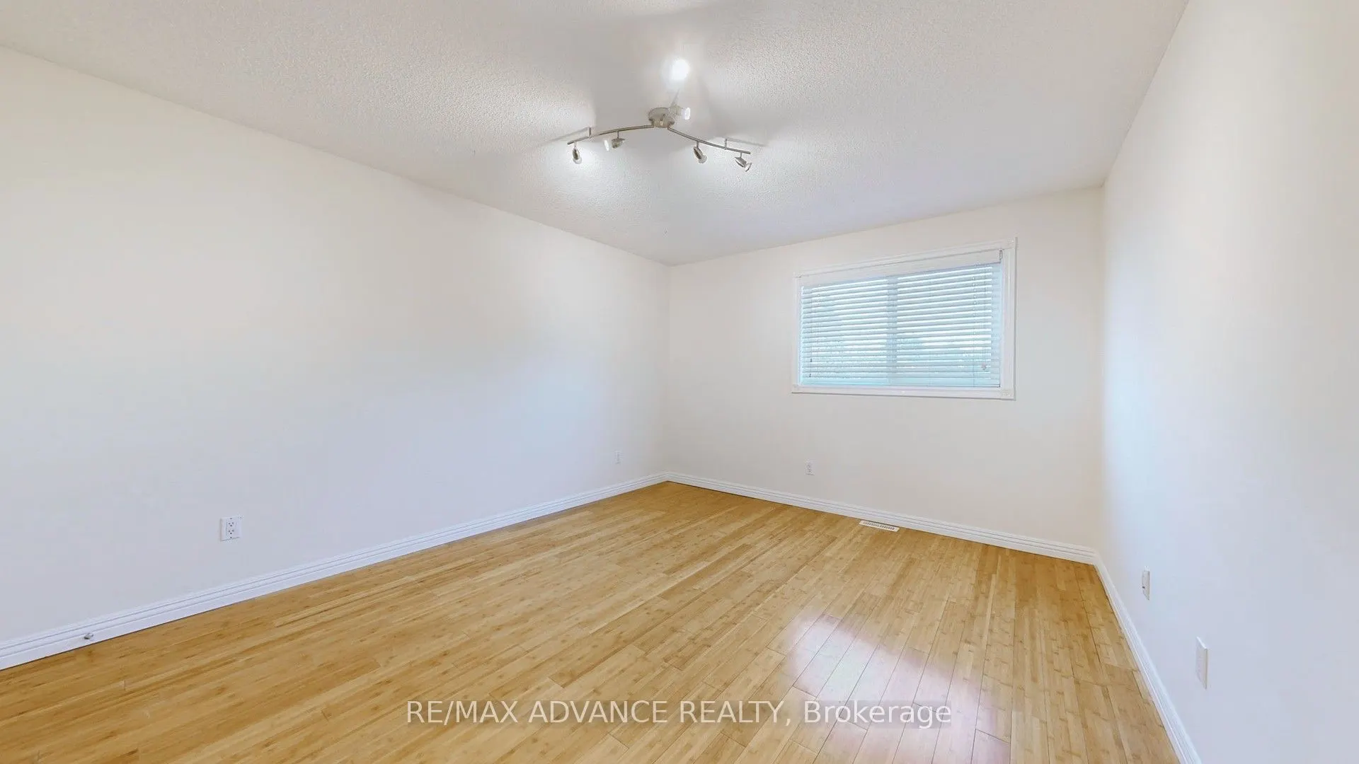 49 Havenview Road, #Upper
