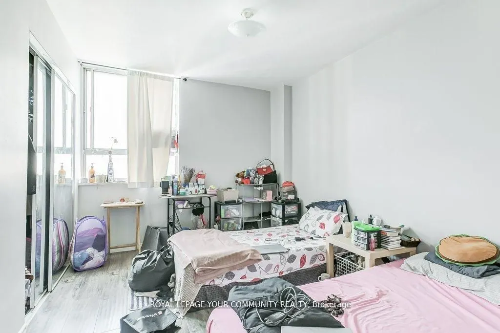 1 Massey Square, #2205
