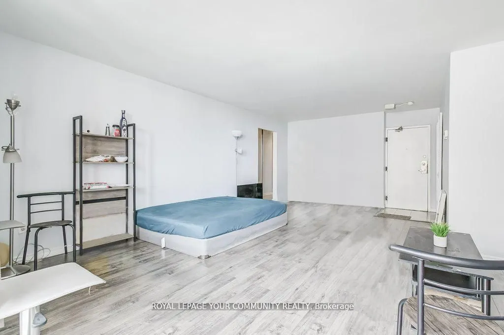 1 Massey Square, #2205