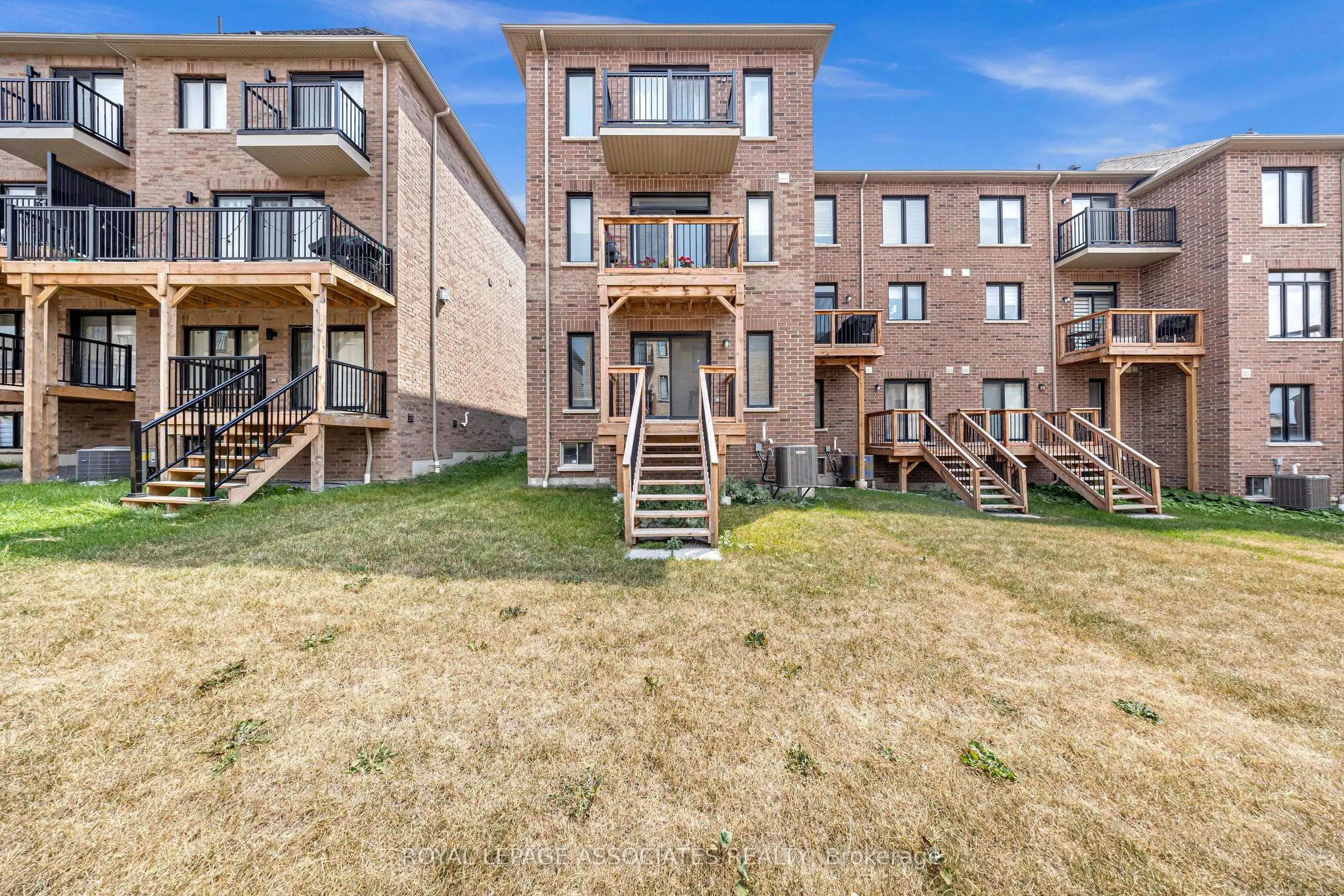 44 Elkington Crescent