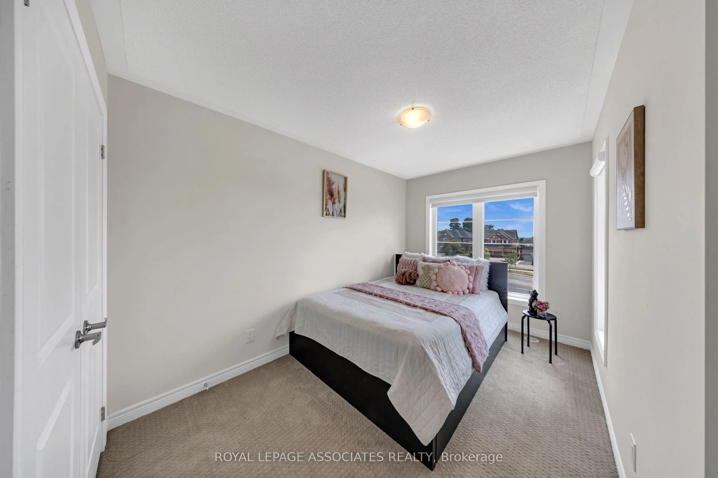 44 Elkington Crescent