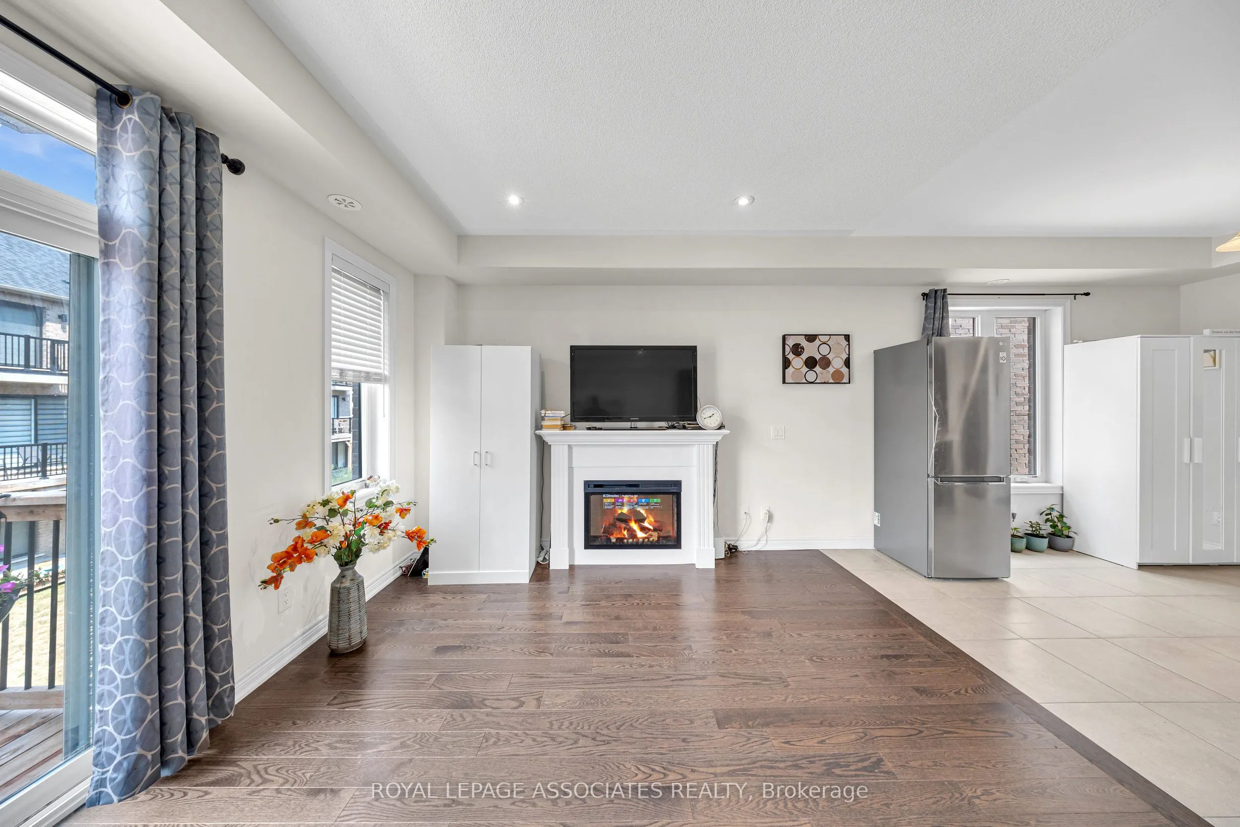 44 Elkington Crescent