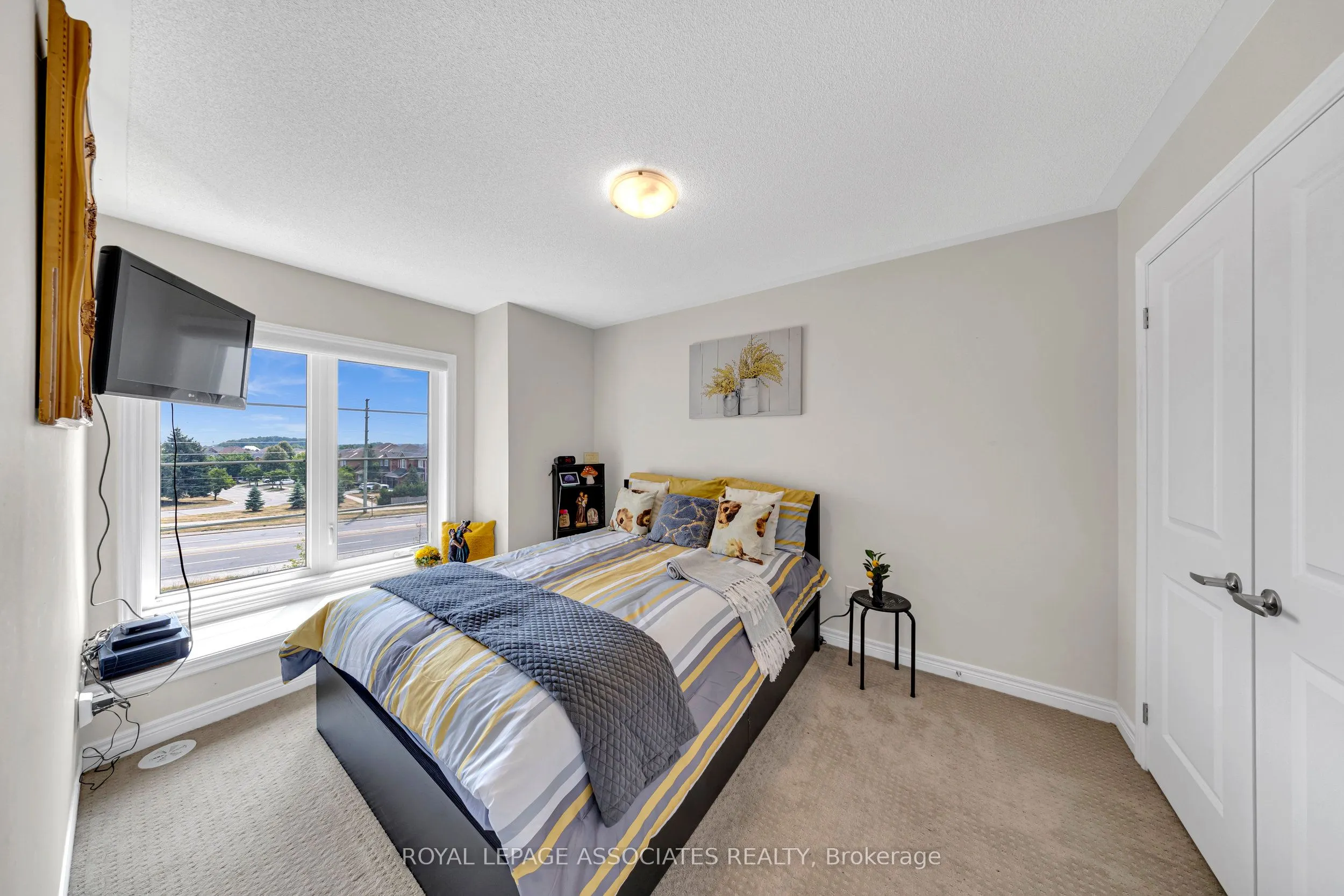 44 Elkington Crescent
