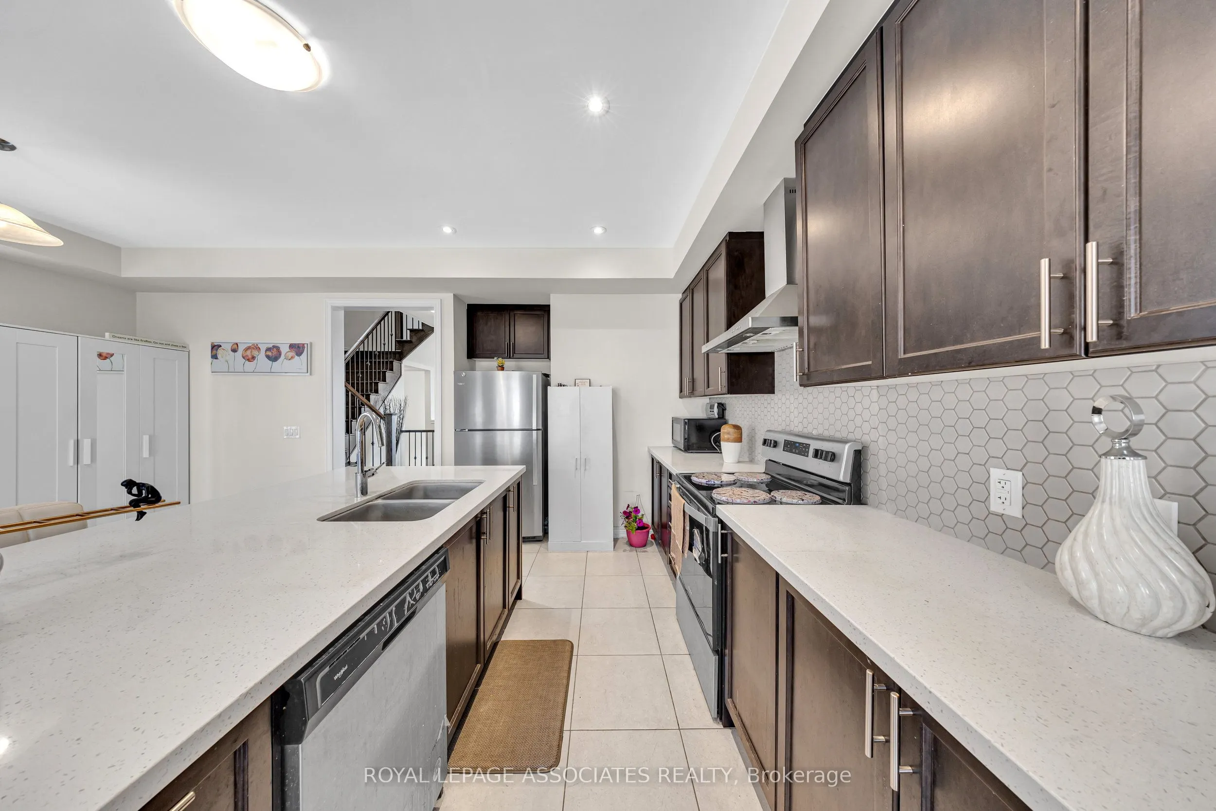 44 Elkington Crescent