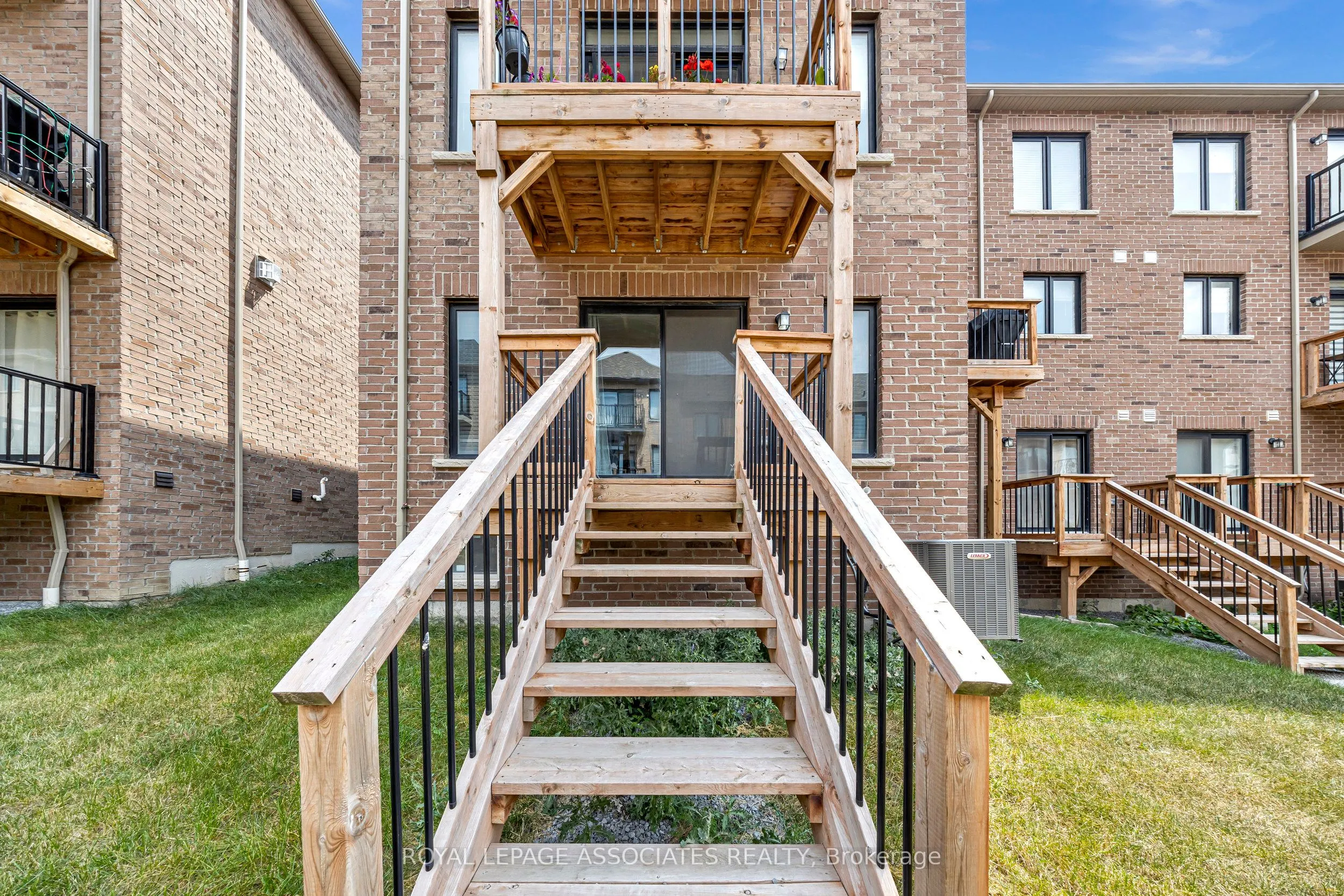 44 Elkington Crescent