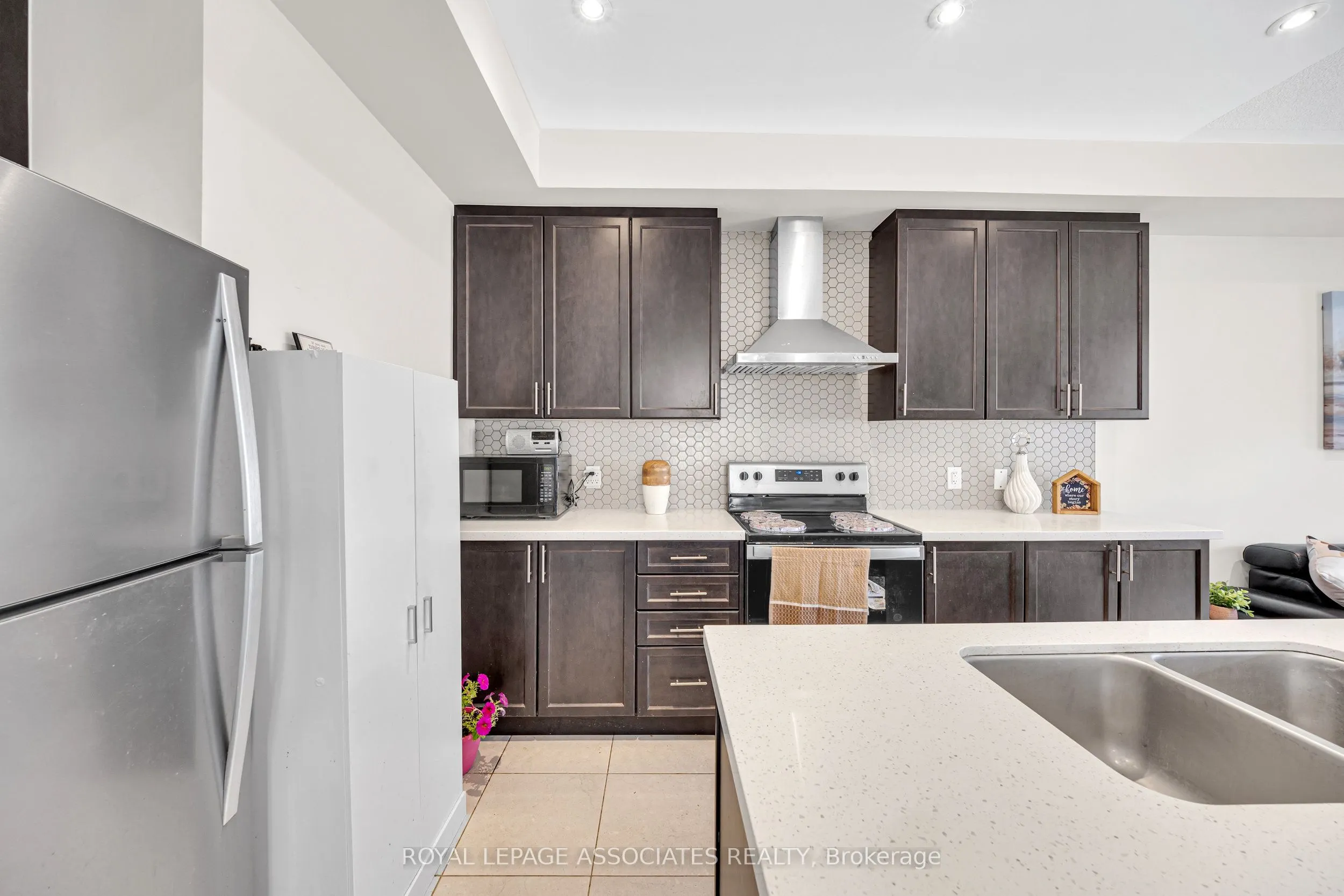 44 Elkington Crescent