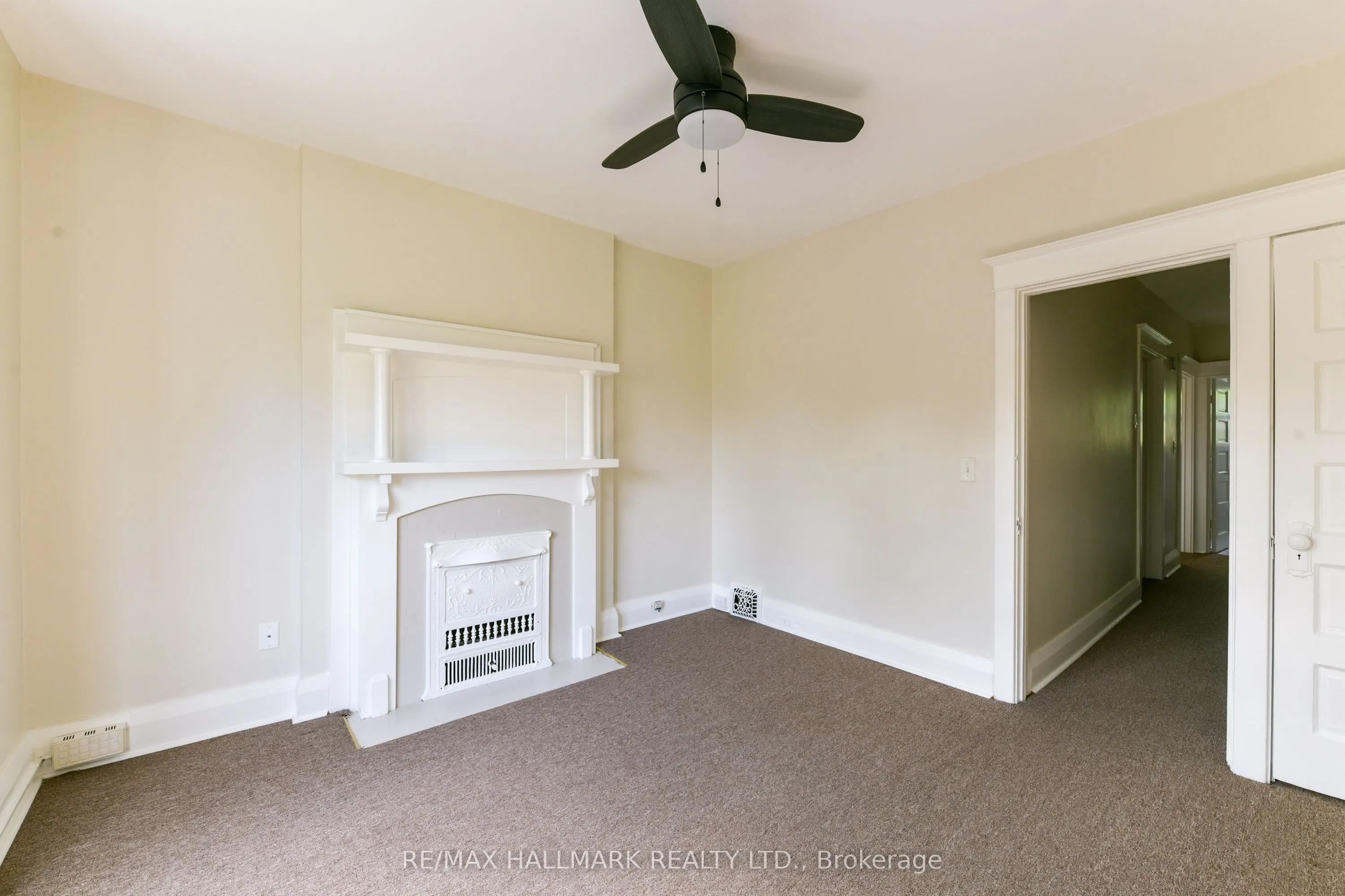 852 Carlaw Avenue