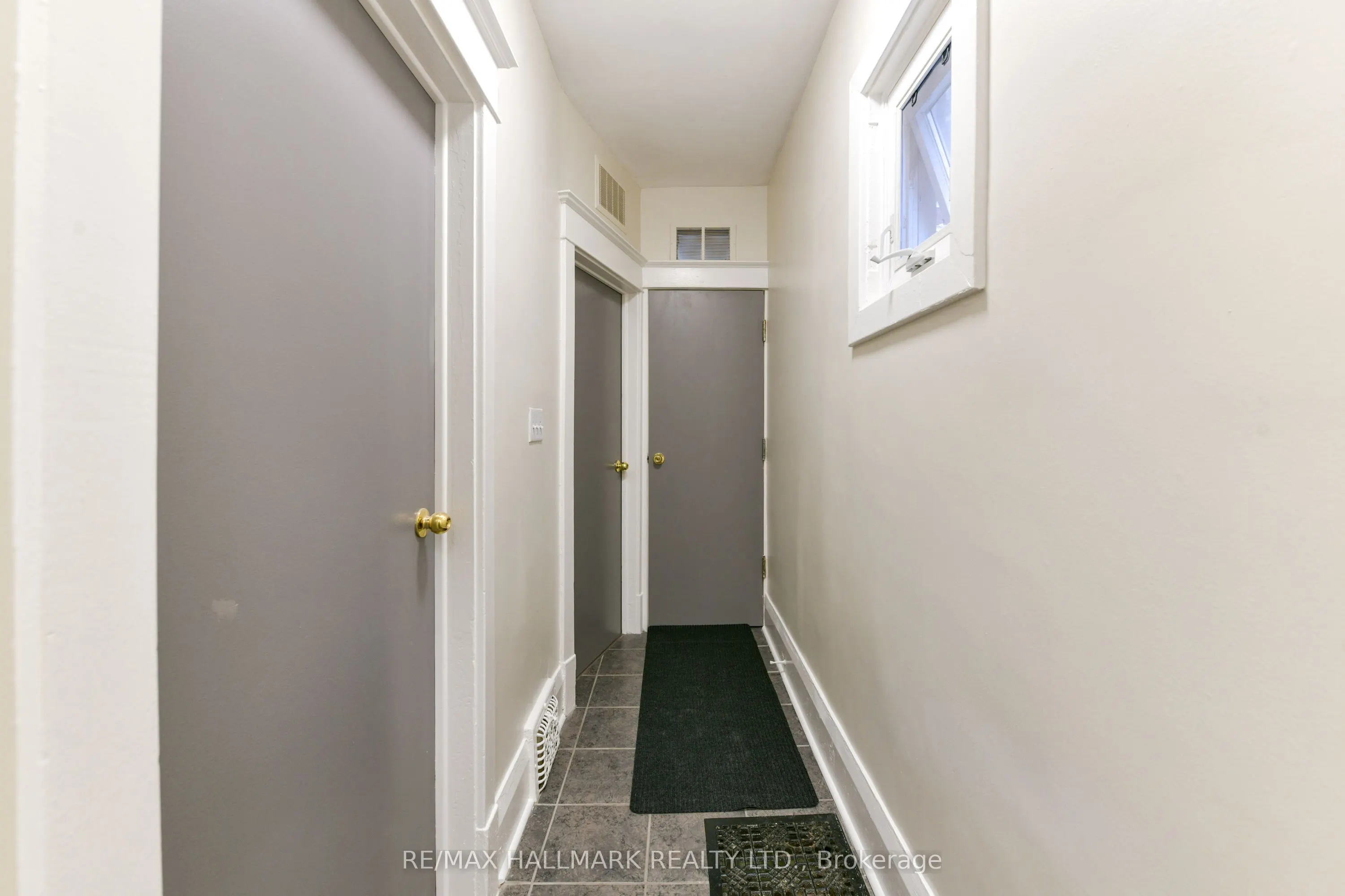 852 Carlaw Avenue