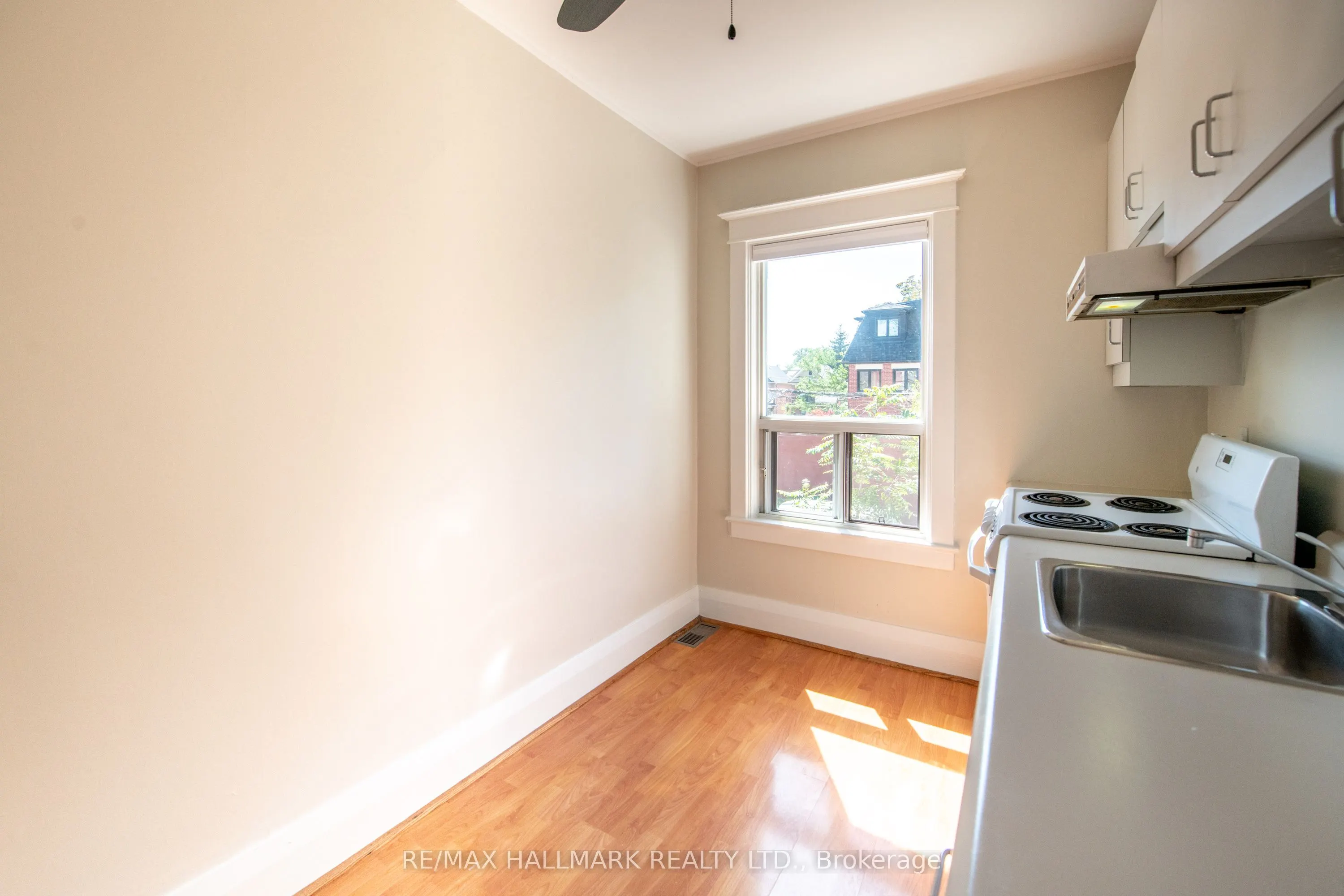 852 Carlaw Avenue