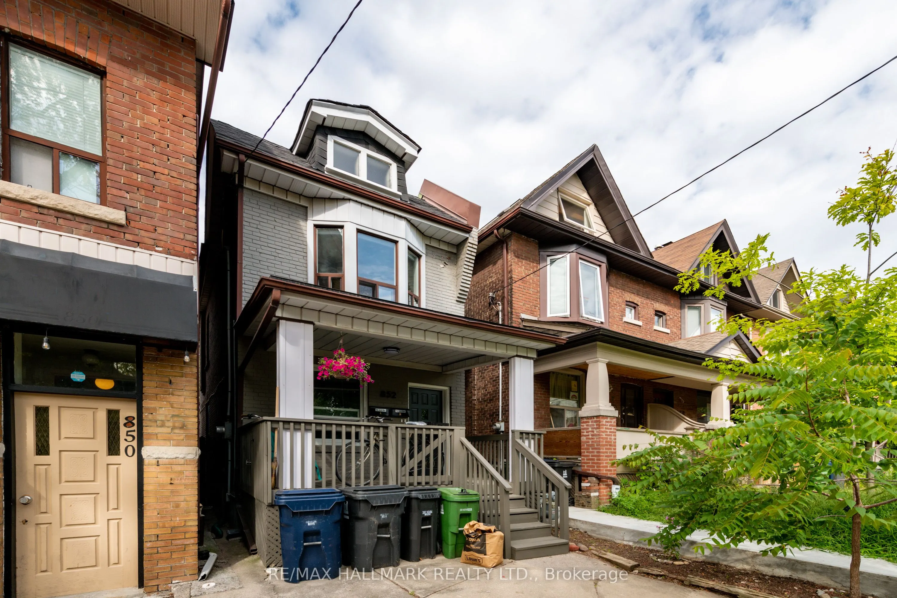 852 Carlaw Avenue