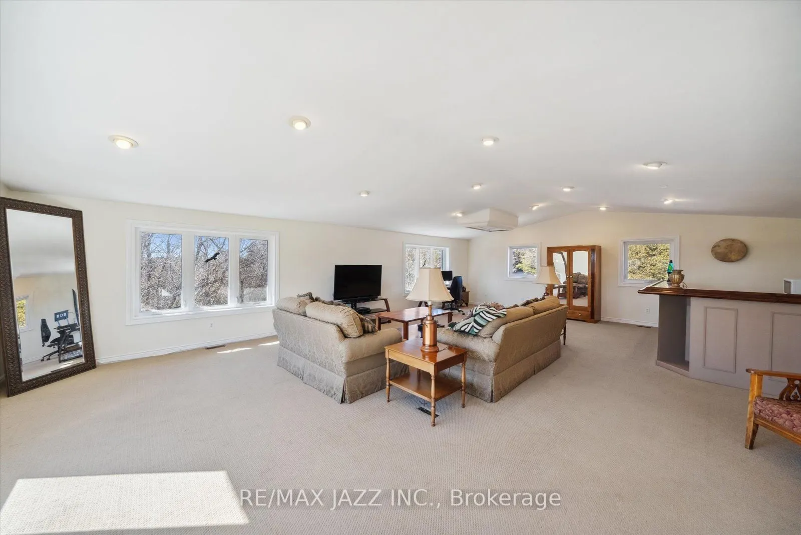 8733 Leskard Road