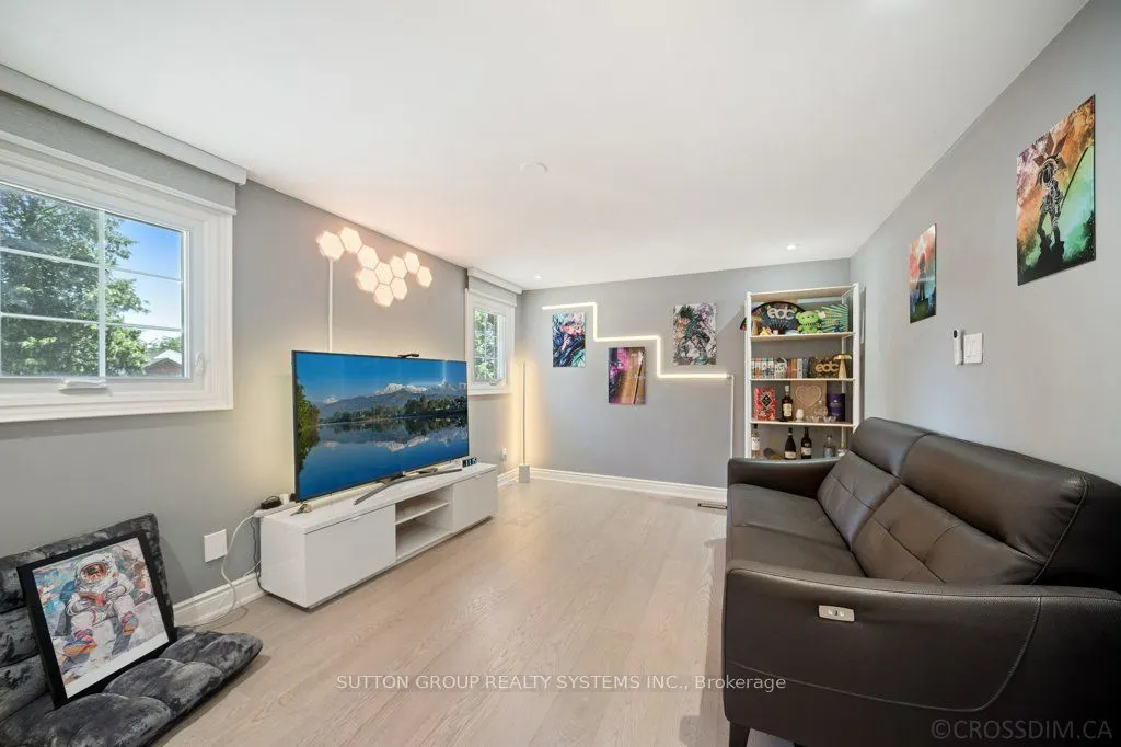 1114 Cedarcroft Crescent