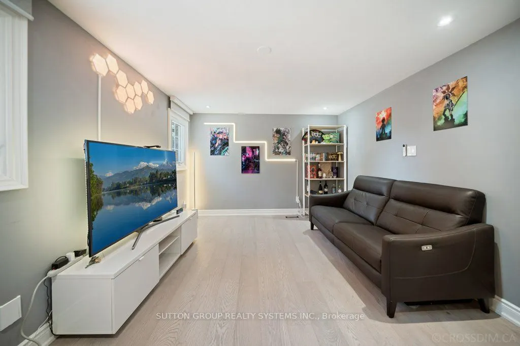 1114 Cedarcroft Crescent