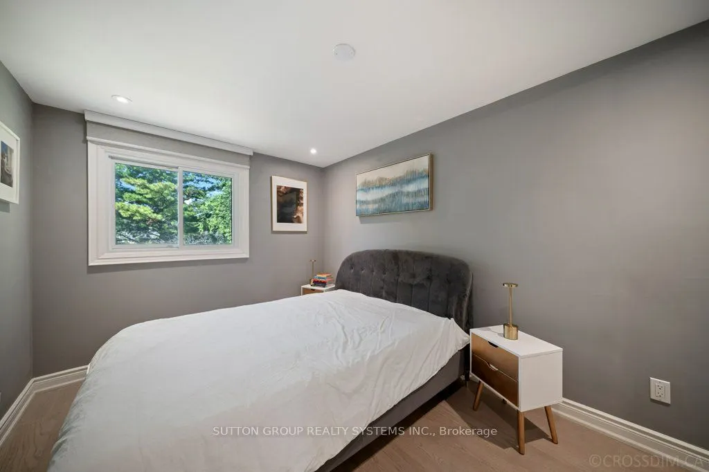 1114 Cedarcroft Crescent