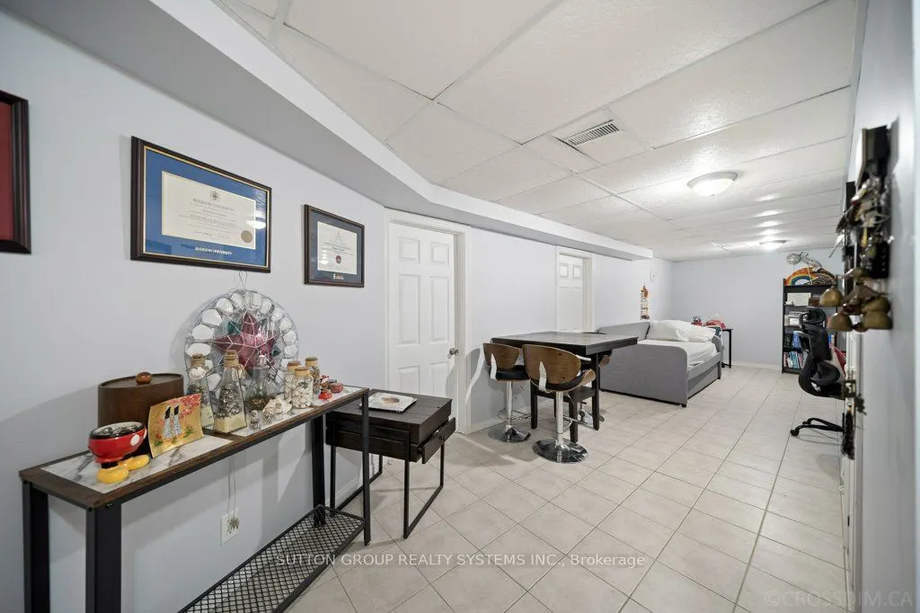 1114 Cedarcroft Crescent