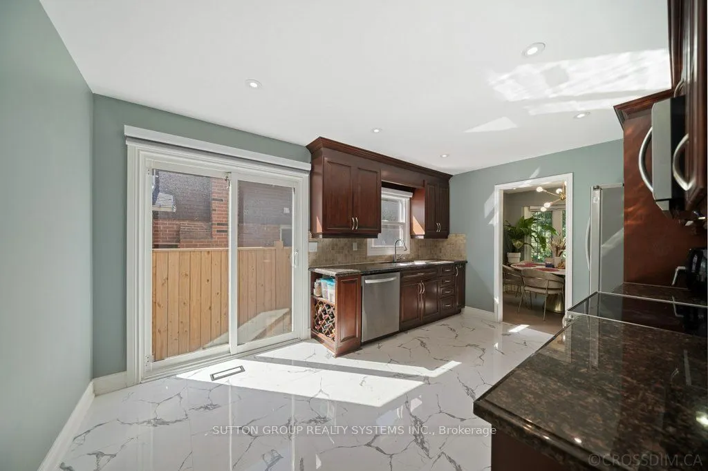 1114 Cedarcroft Crescent