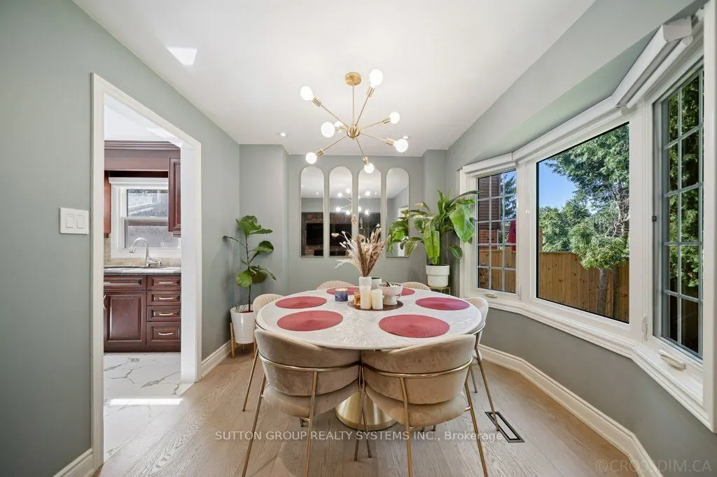 1114 Cedarcroft Crescent