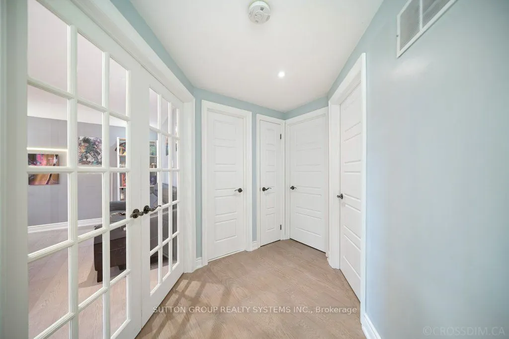 1114 Cedarcroft Crescent