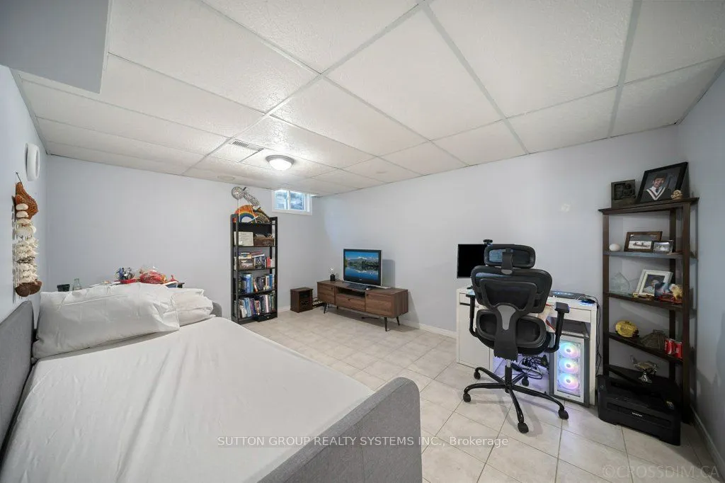 1114 Cedarcroft Crescent
