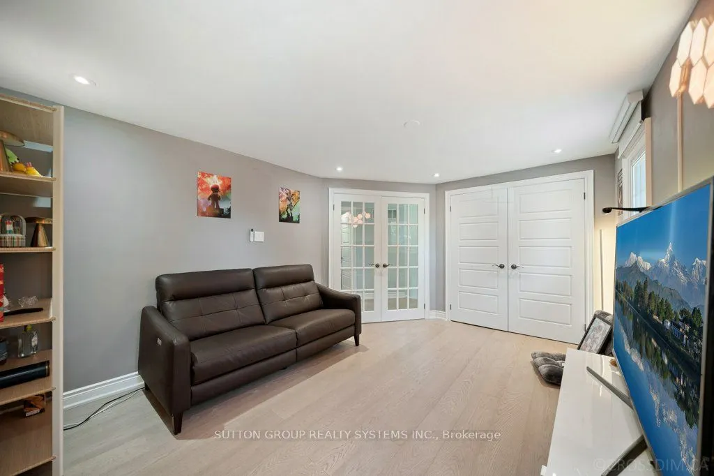 1114 Cedarcroft Crescent