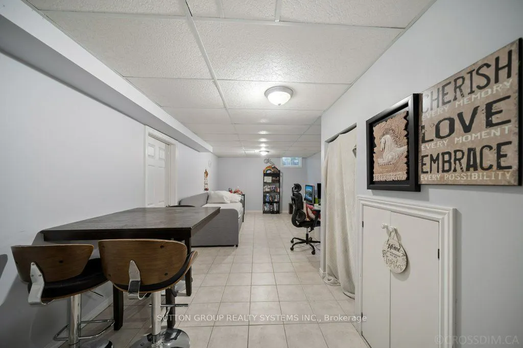 1114 Cedarcroft Crescent