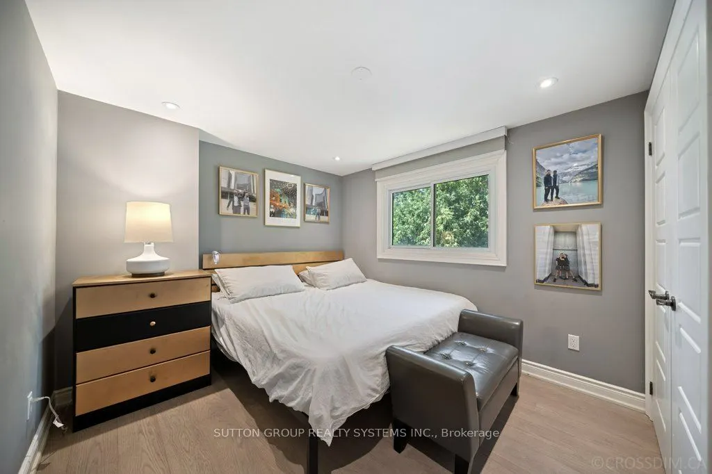 1114 Cedarcroft Crescent