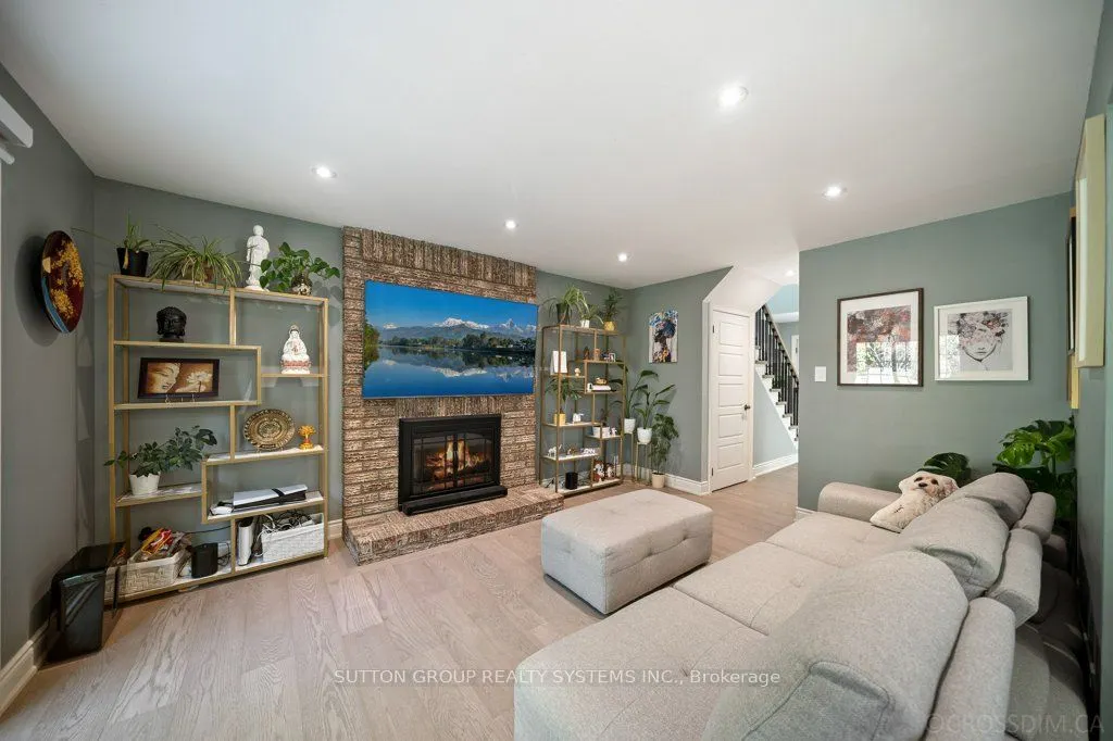 1114 Cedarcroft Crescent