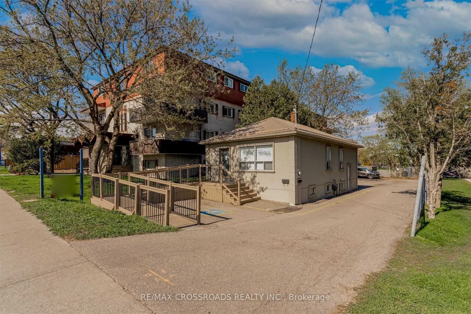 951 Simcoe Street N