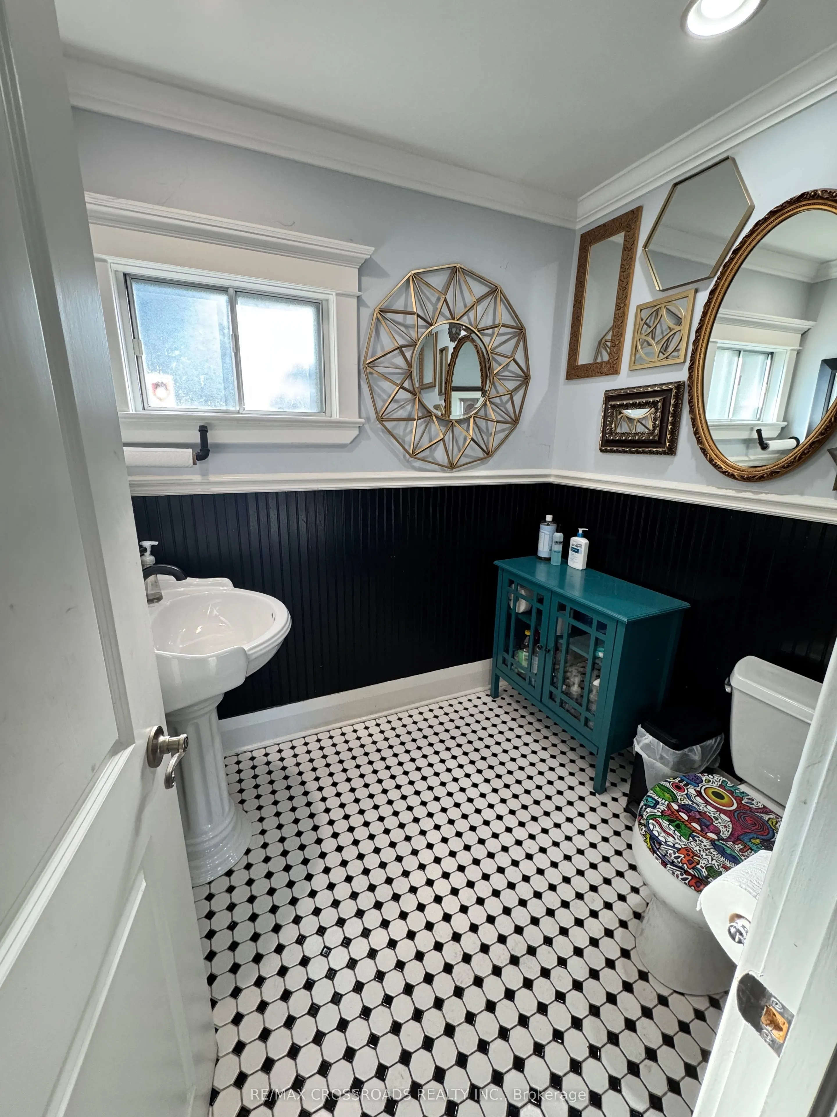 951 Simcoe Street N