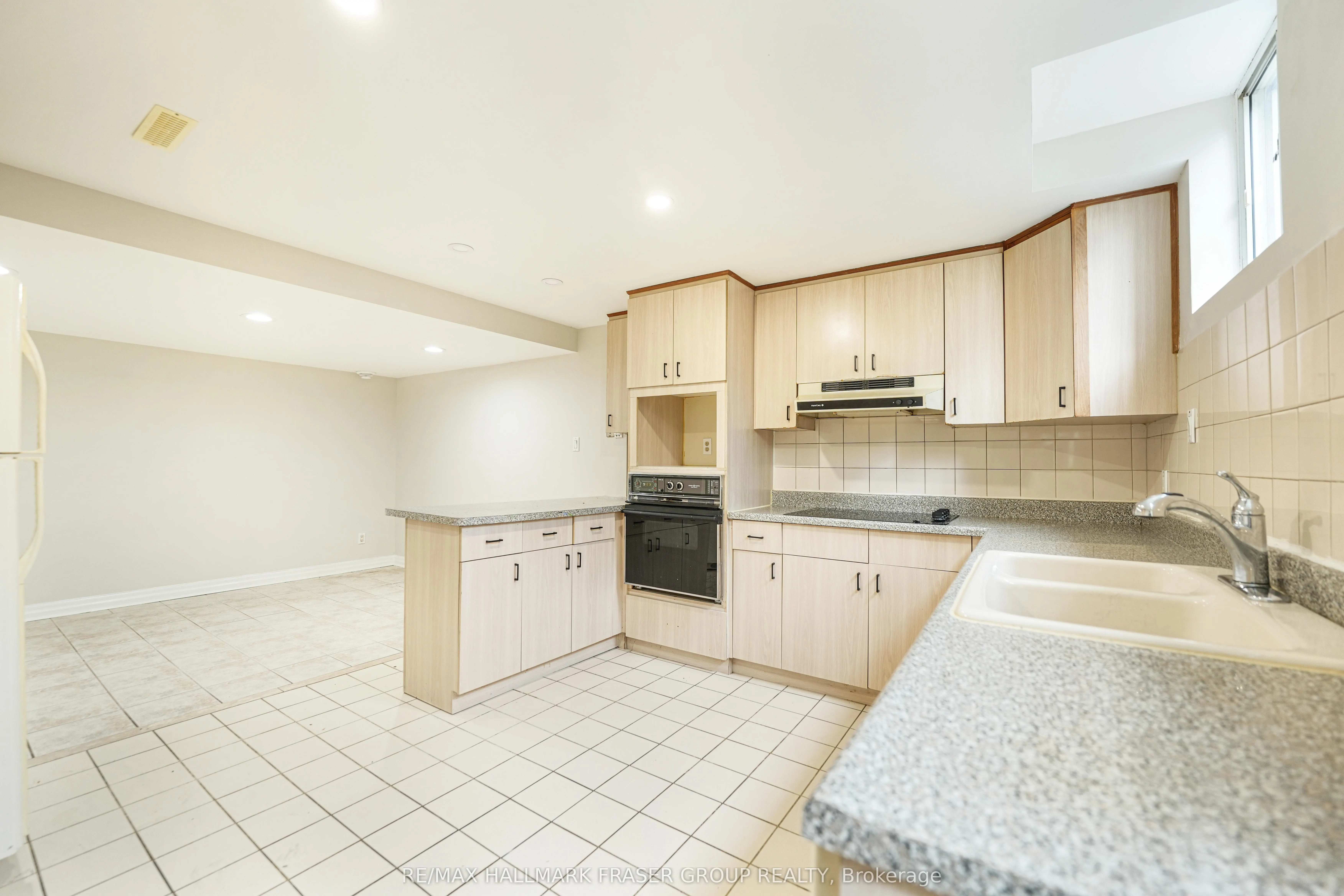 44 Carlisle Crescent, #Basement