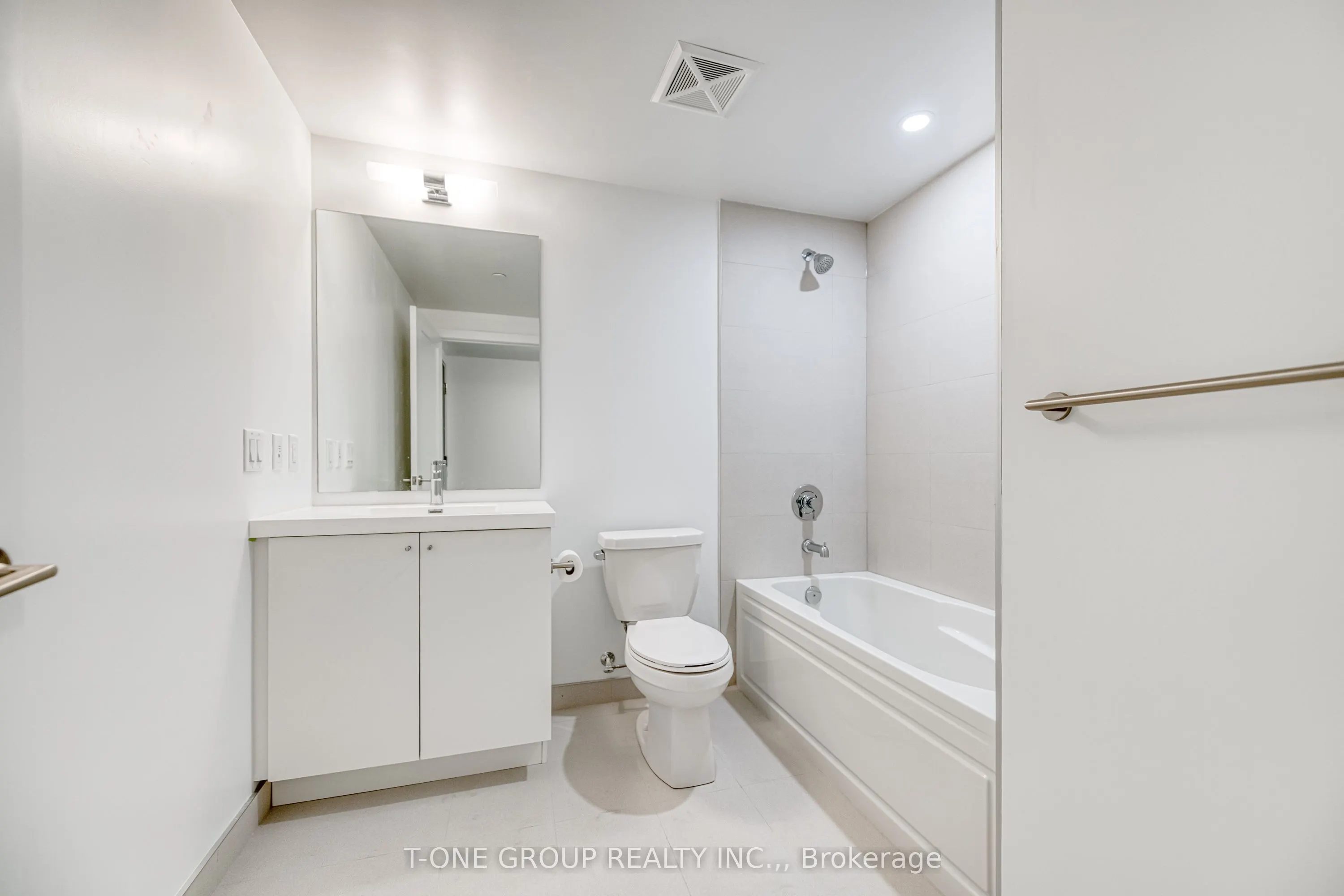 2545 Simcoe Street, #1709