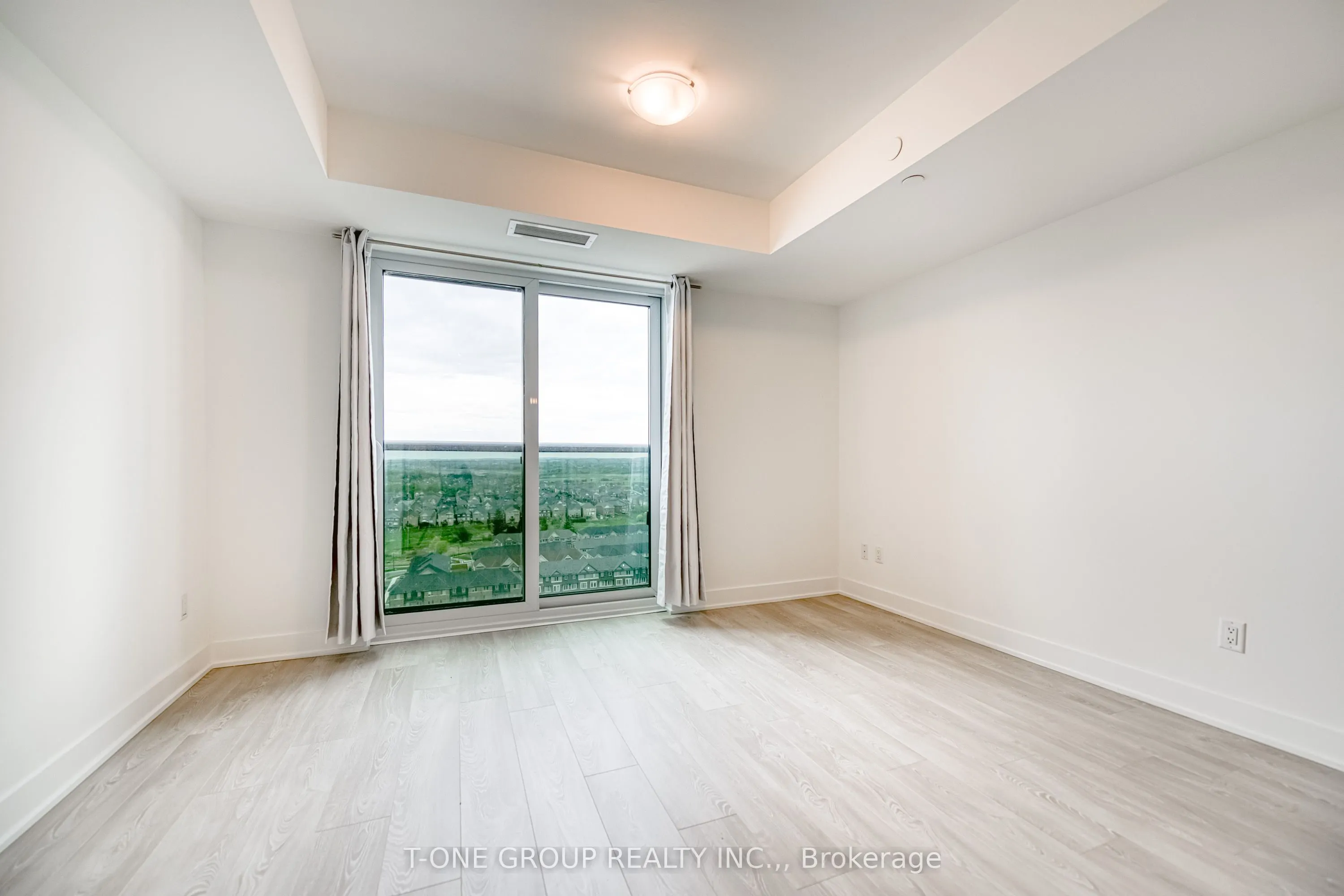 2545 Simcoe Street, #1709
