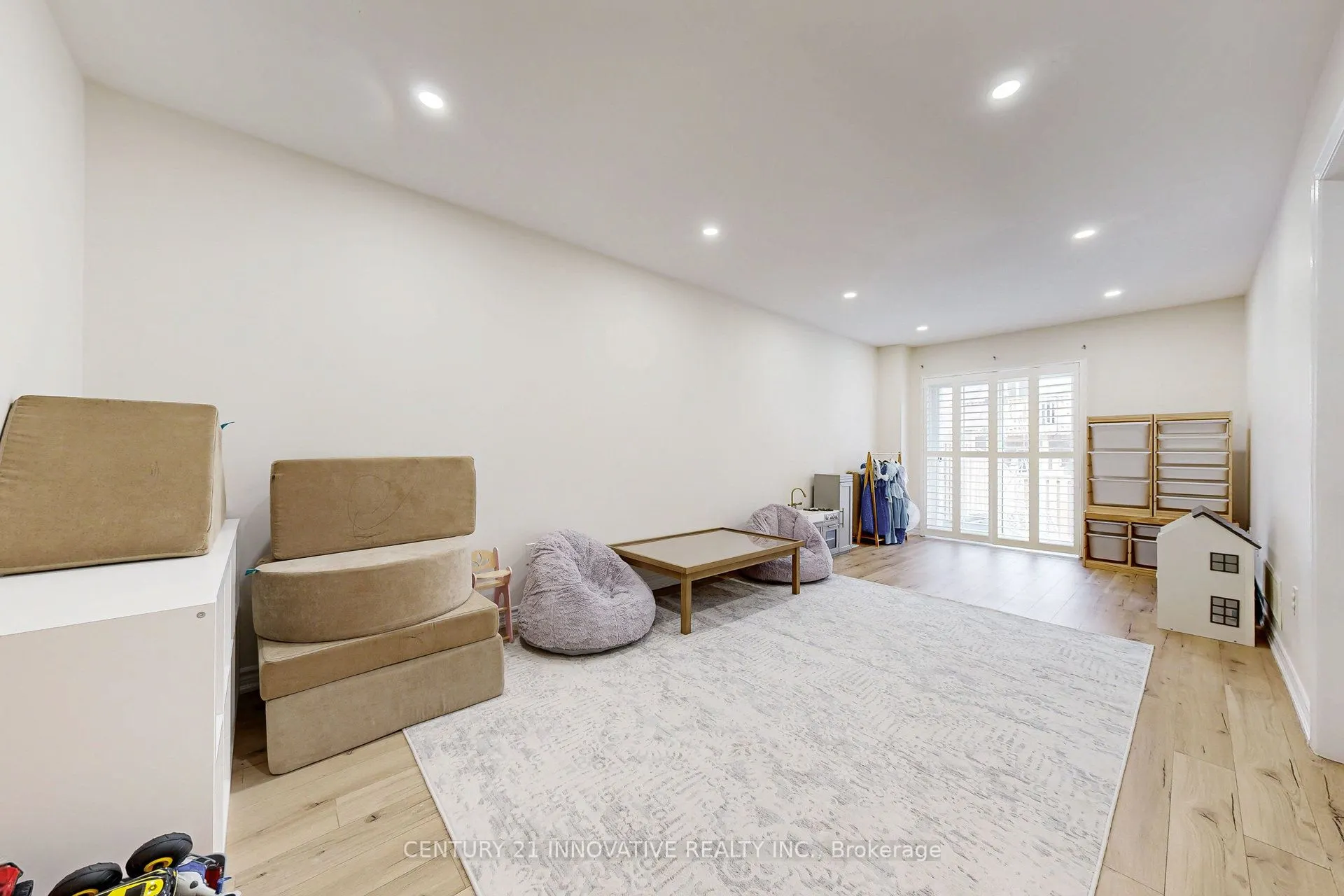 2349 Usman Road