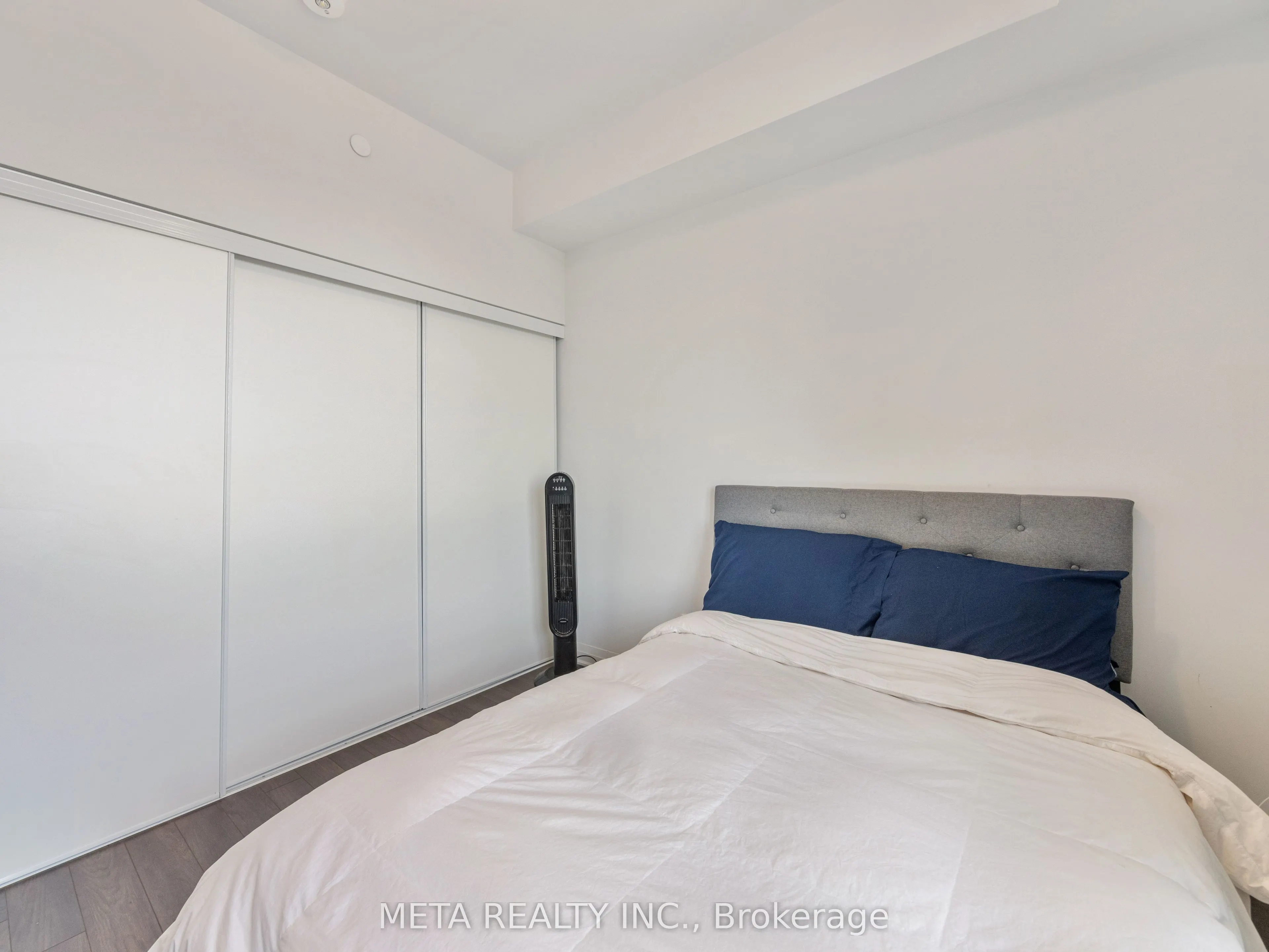 10 Meadowglen Place E, #908