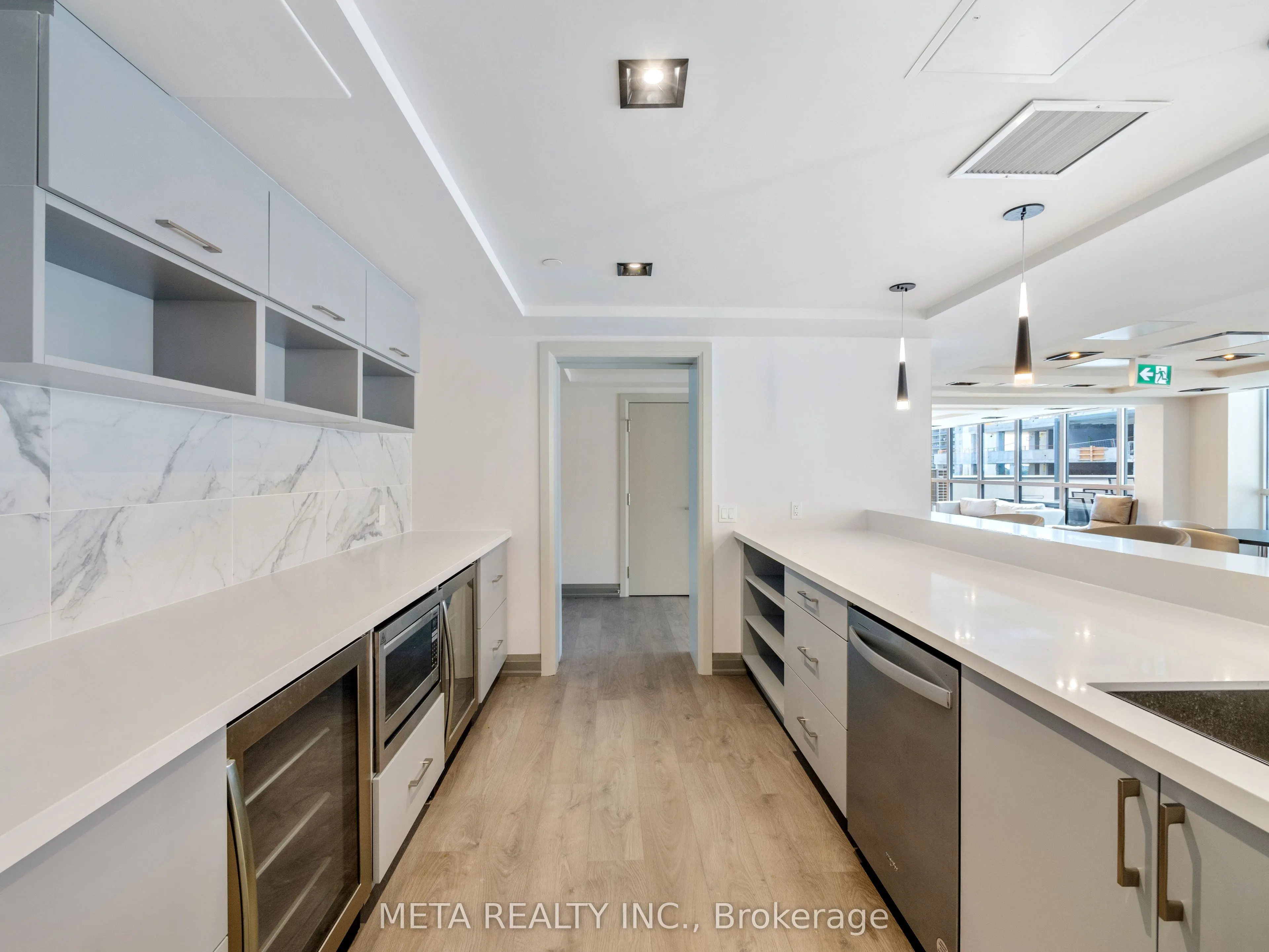 10 Meadowglen Place E, #908