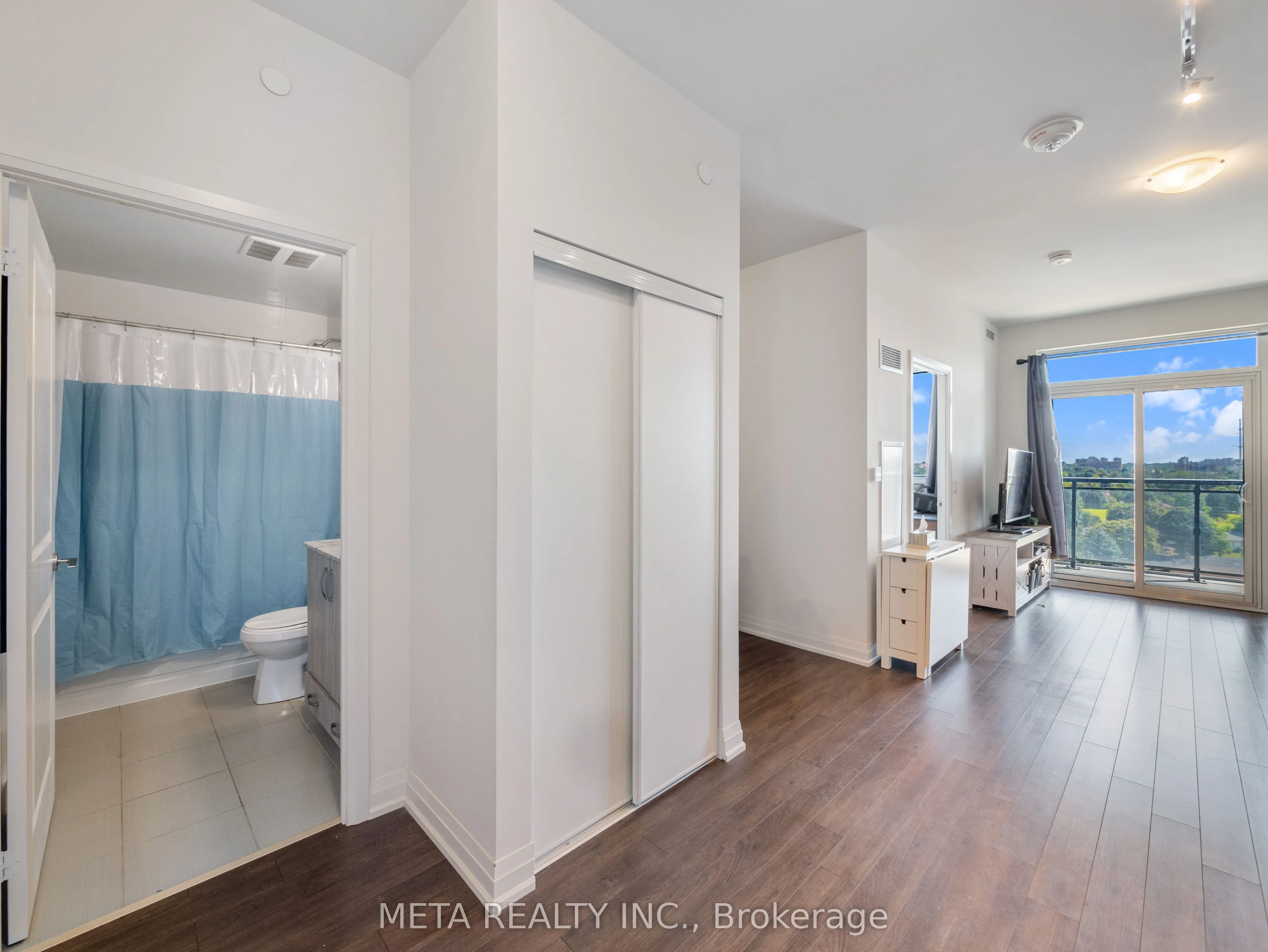 10 Meadowglen Place E, #908