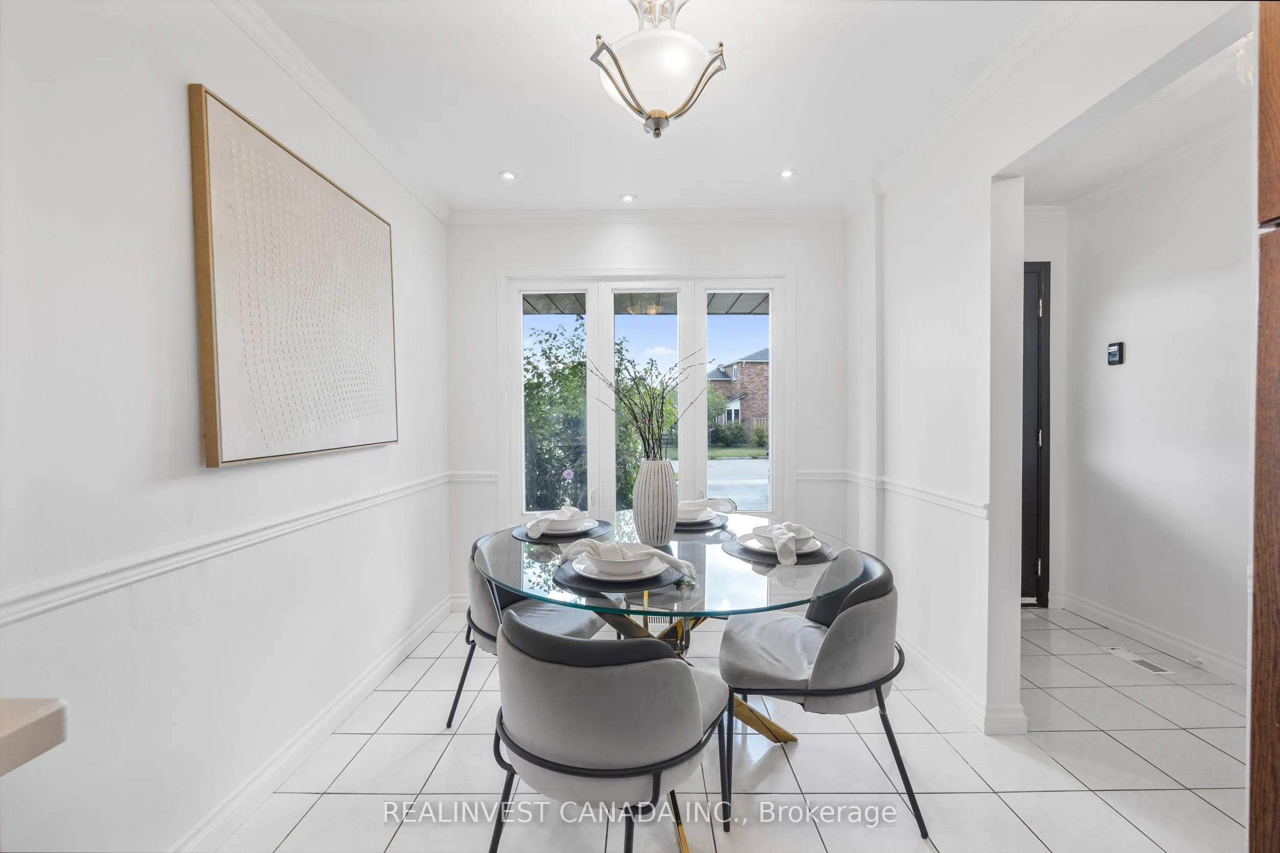 99 Carisbrooke Square