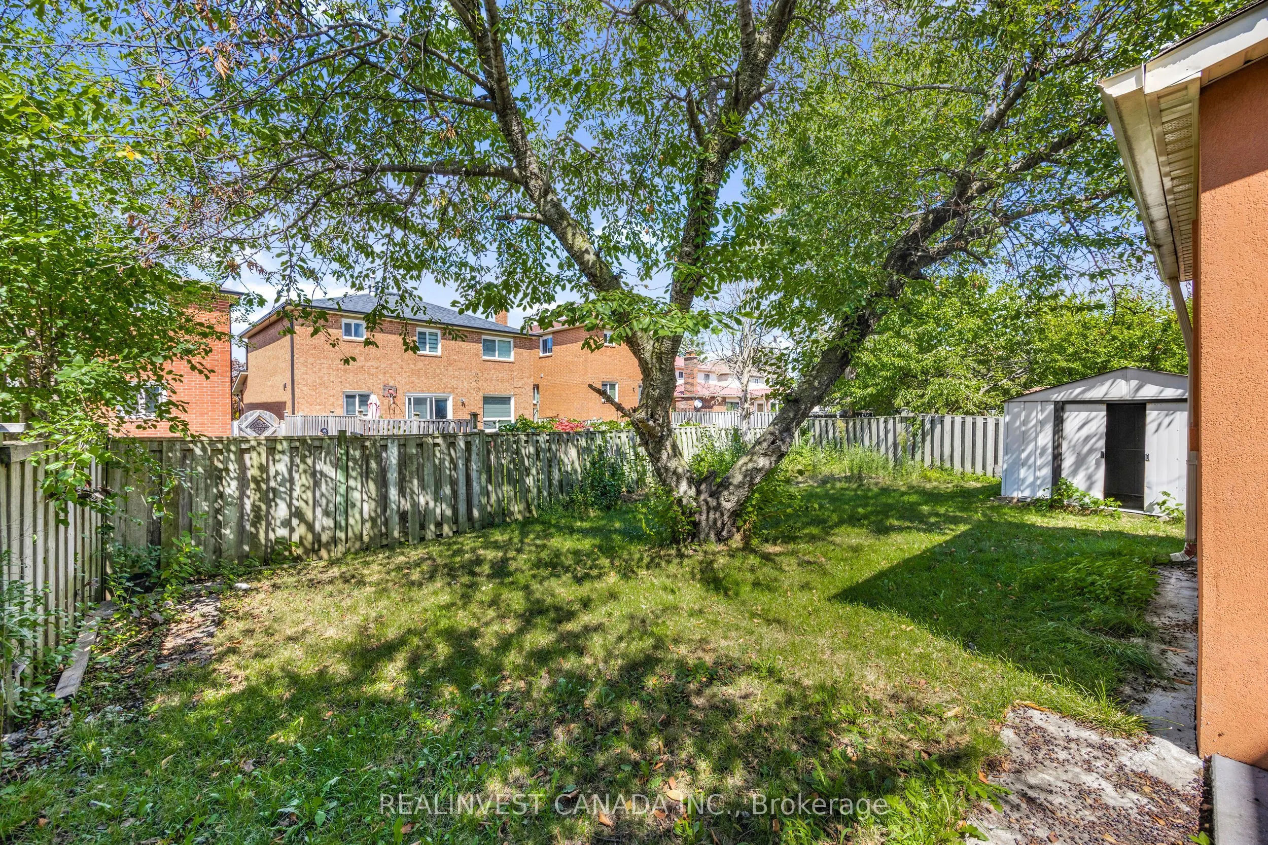 99 Carisbrooke Square