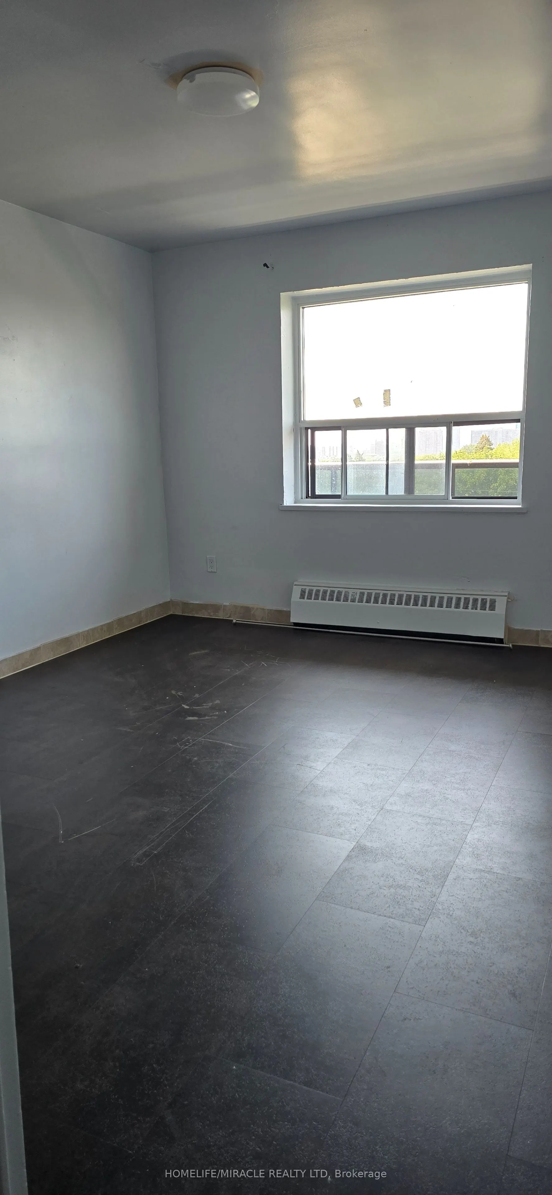 1651 VICTORIA PARK Avenue, #605
