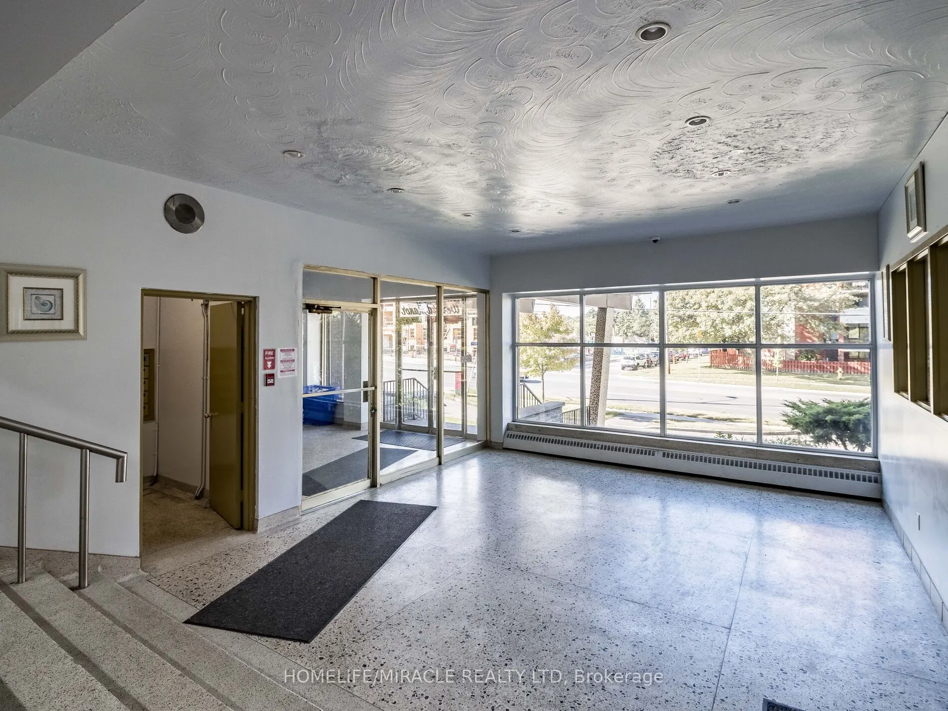 1651 VICTORIA PARK Avenue, #605