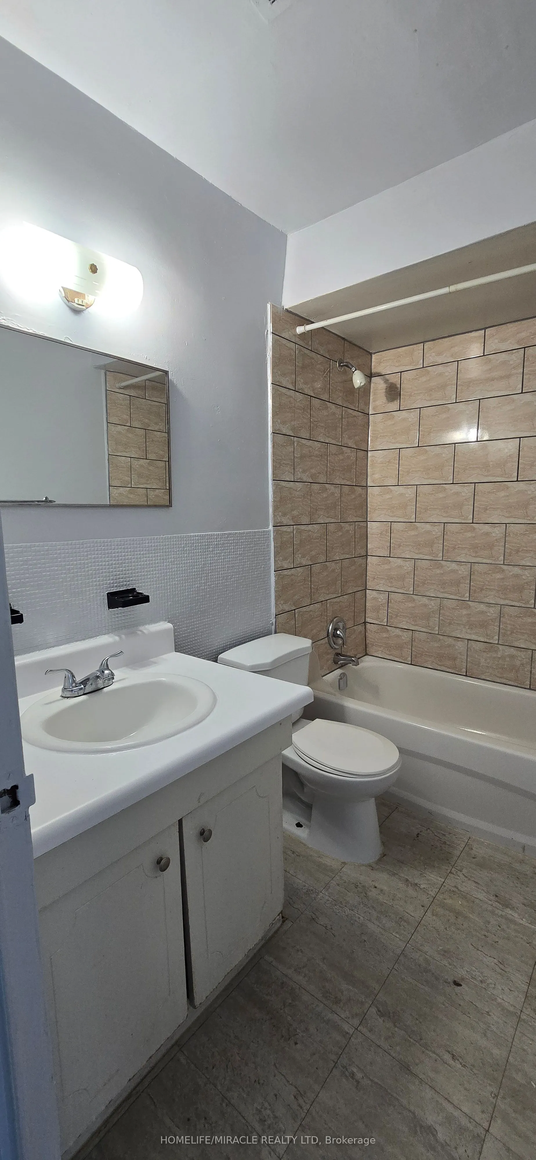 1651 VICTORIA PARK Avenue, #605