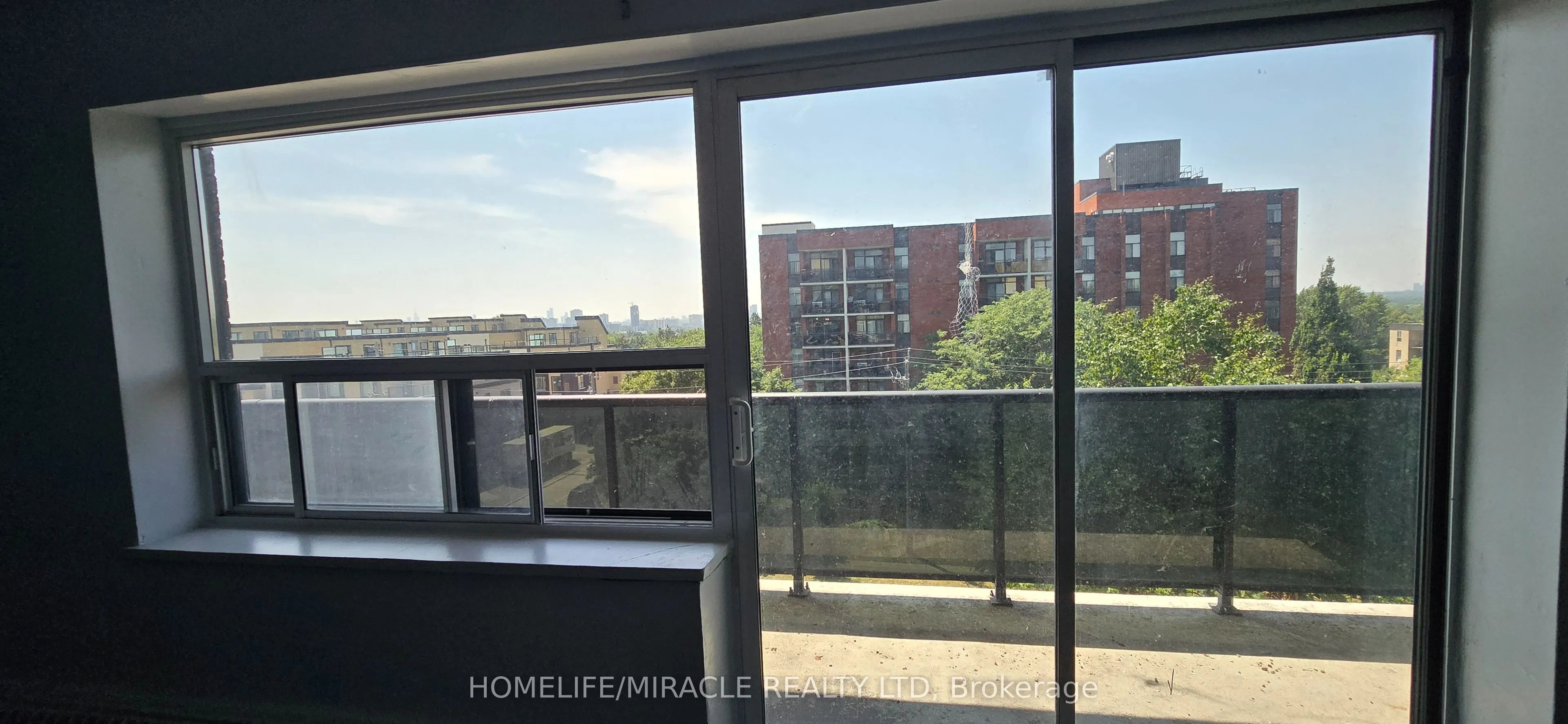 1651 VICTORIA PARK Avenue, #605