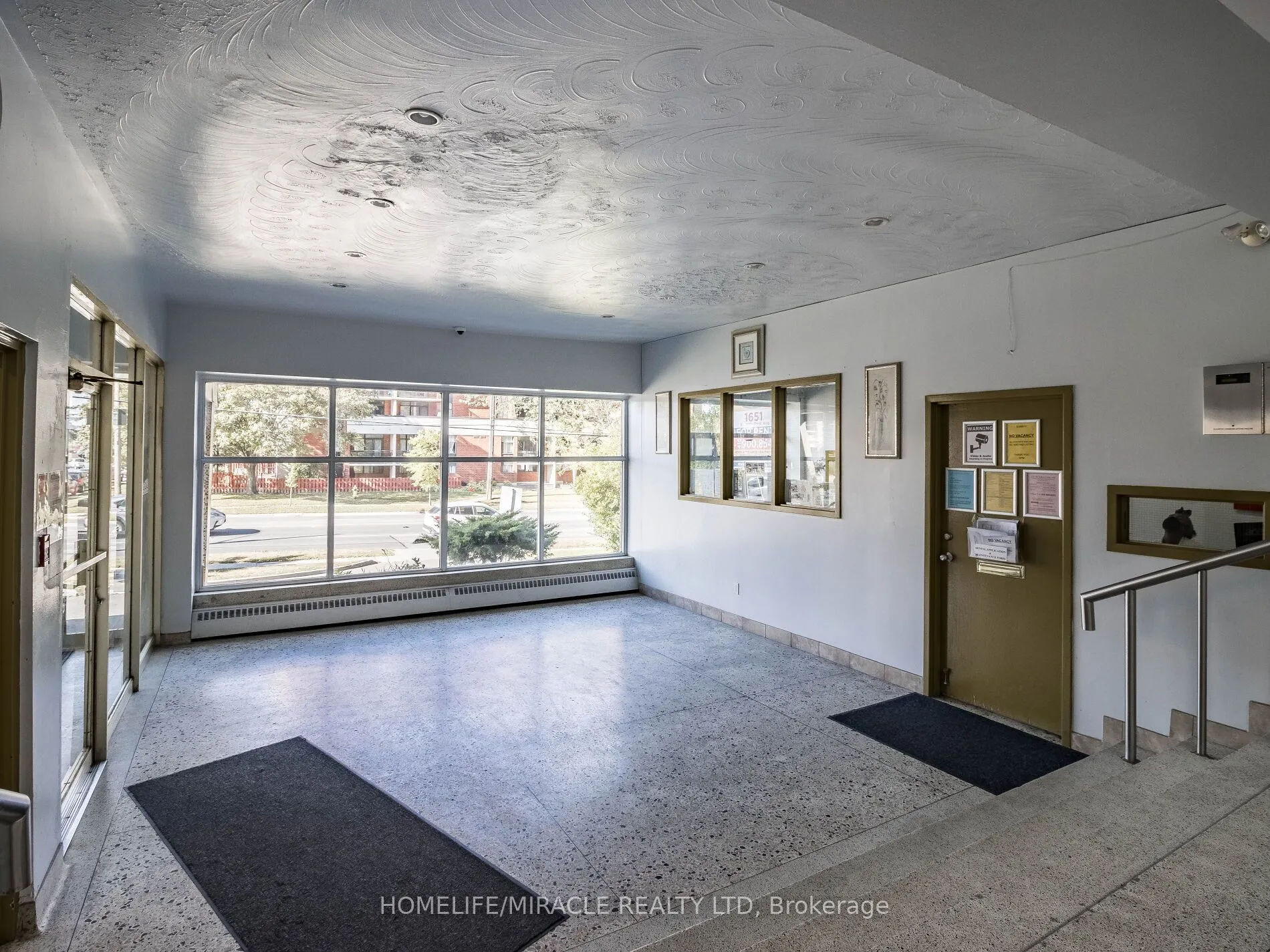 1651 VICTORIA PARK Avenue, #605