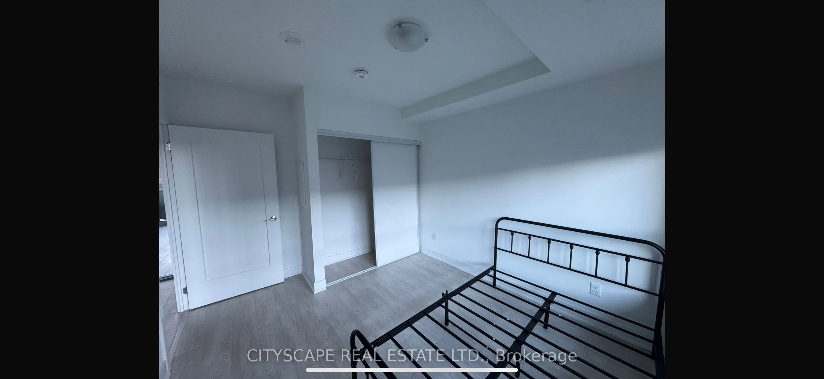 2545 simcoe Street N, #201