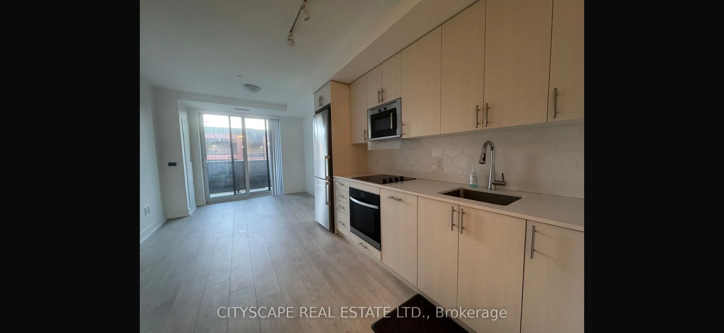 2545 simcoe Street N, #201