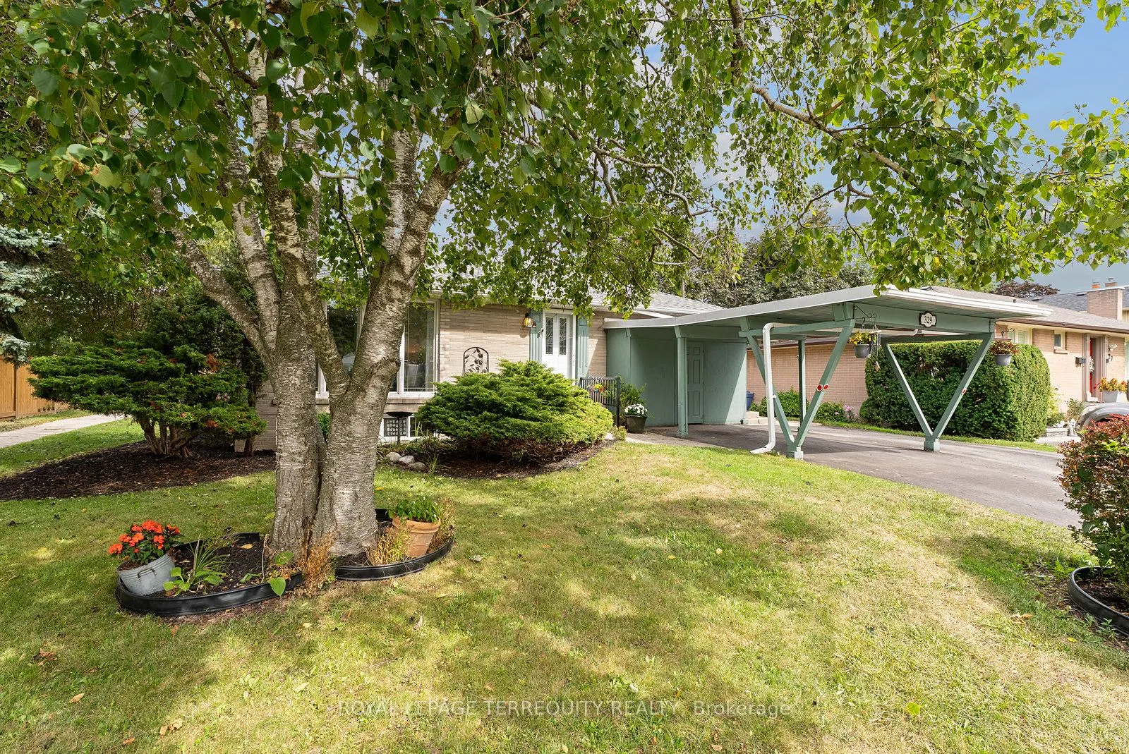 329 Cochrane Street
